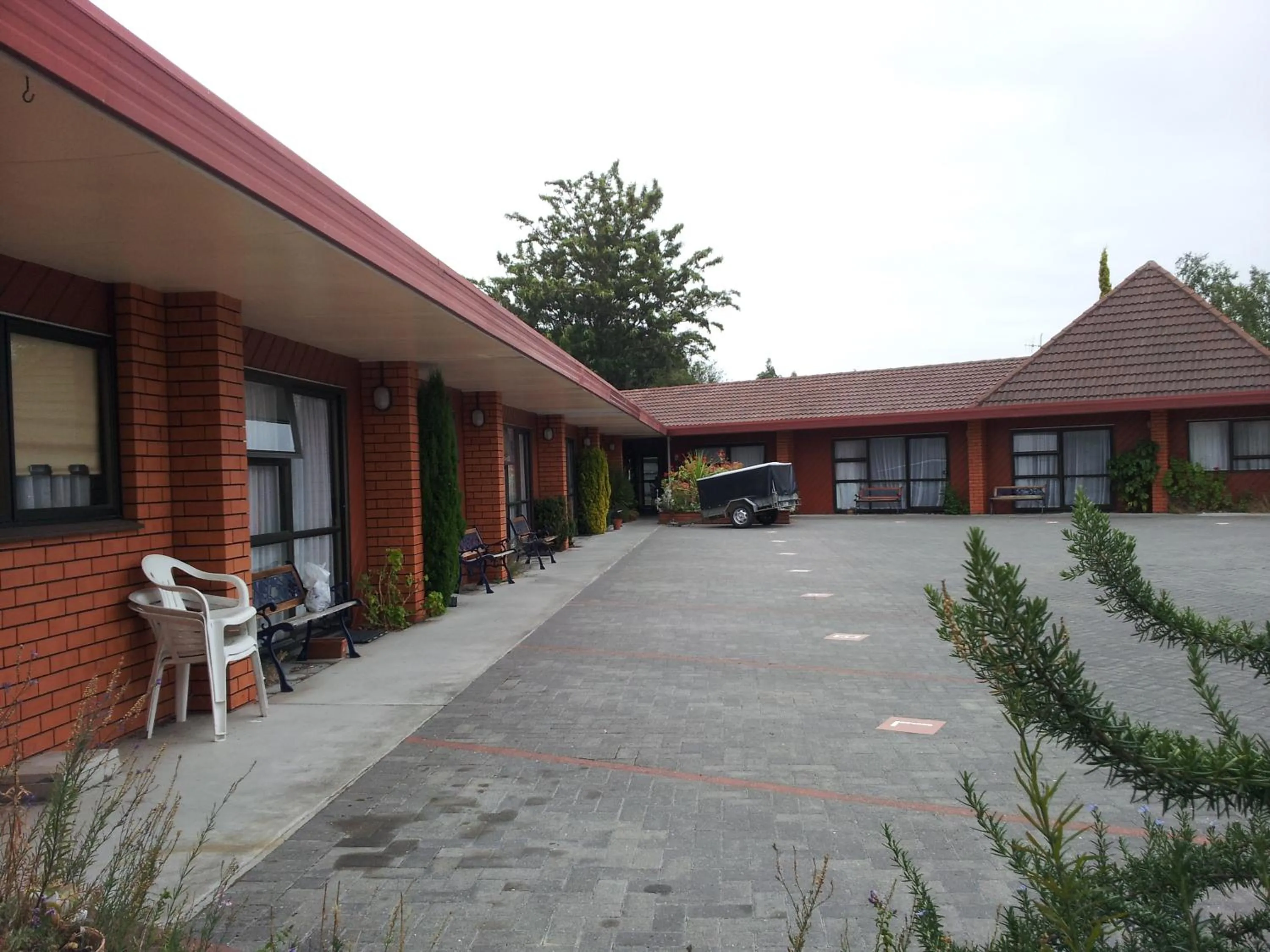 Property building in Ace High Motor Inn