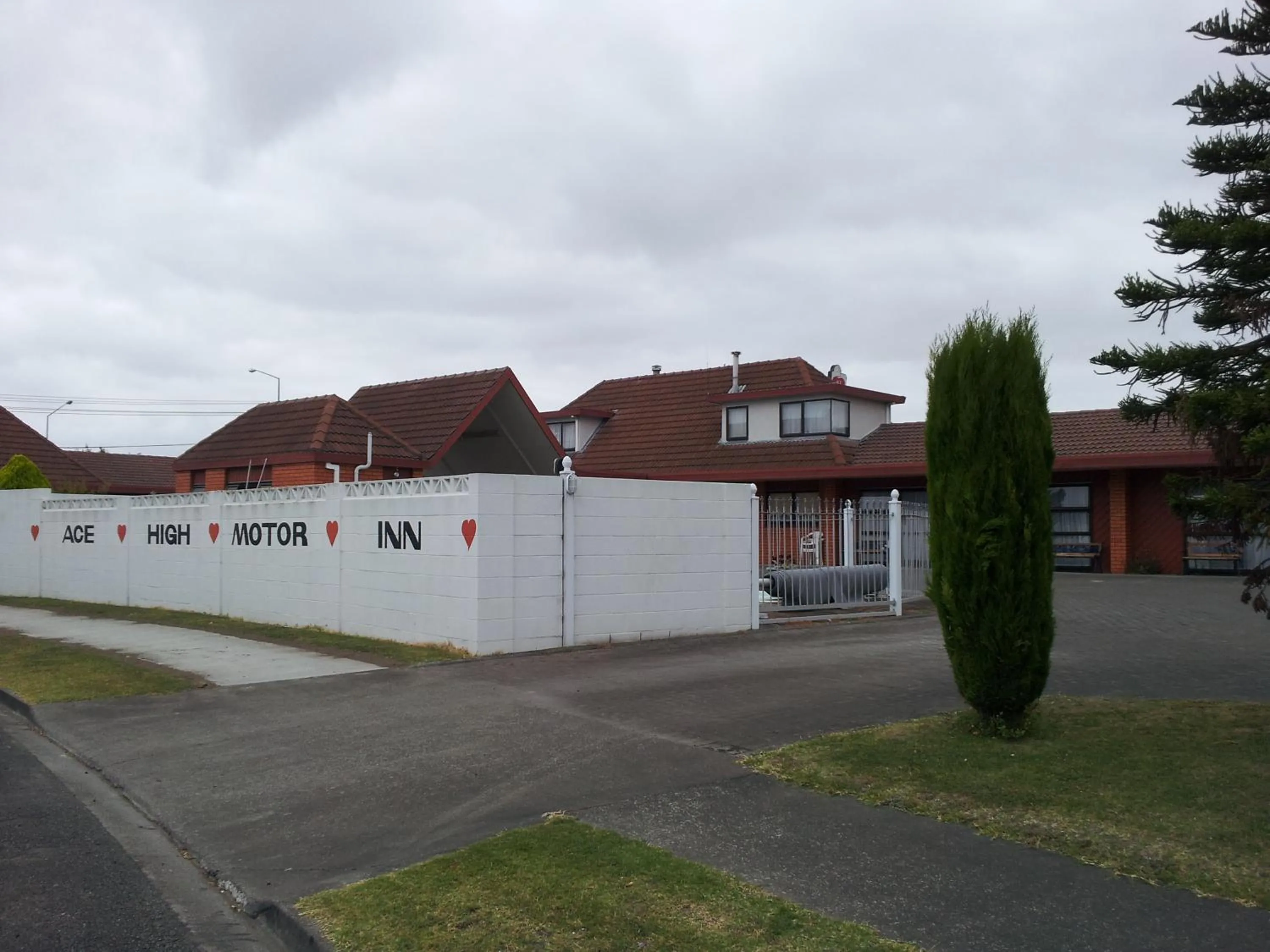 Property building in Ace High Motor Inn