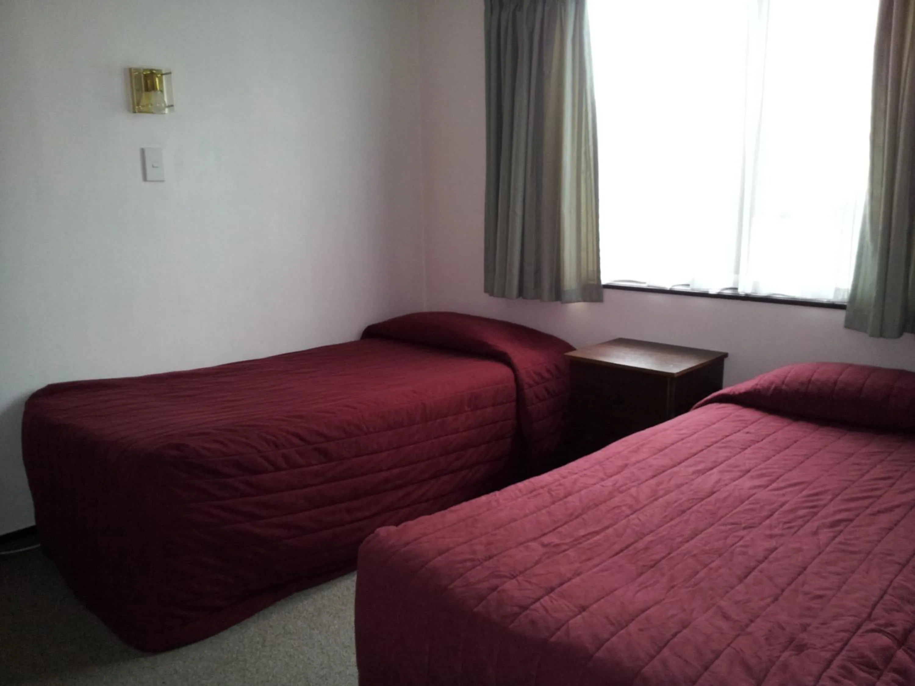 Bed in Ace High Motor Inn