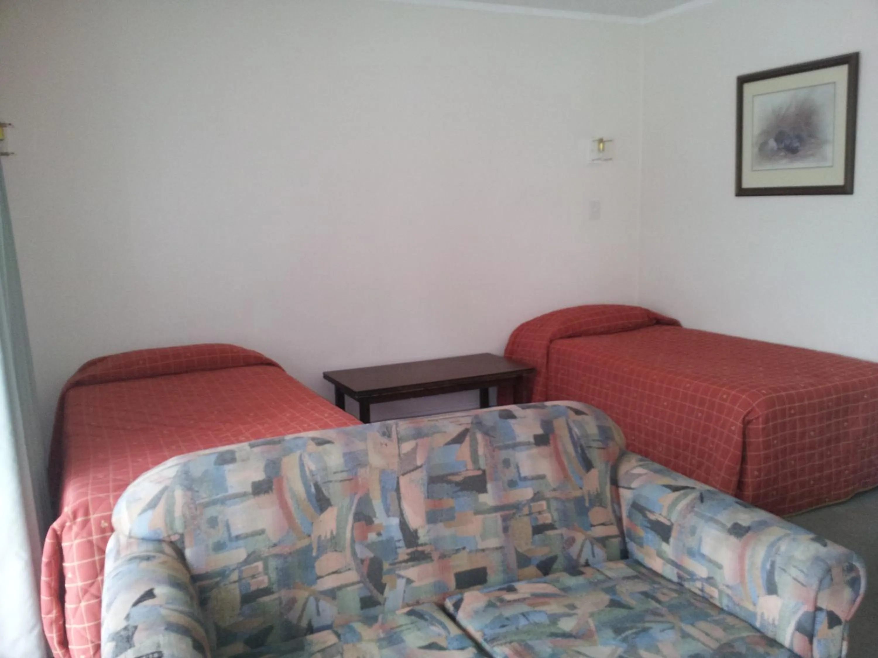 Bed in Ace High Motor Inn