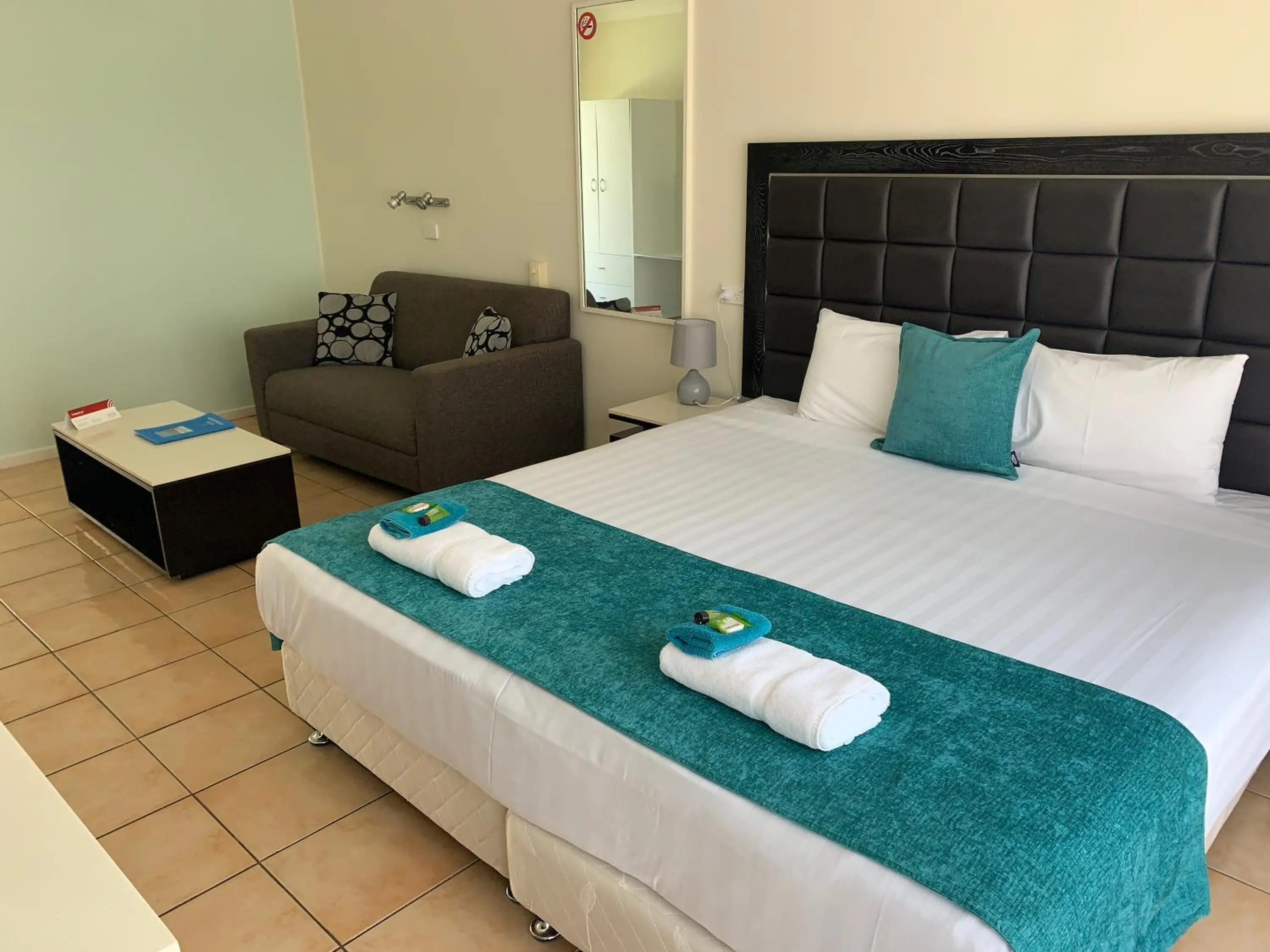 Property building, Bed in Tweed Central Motel