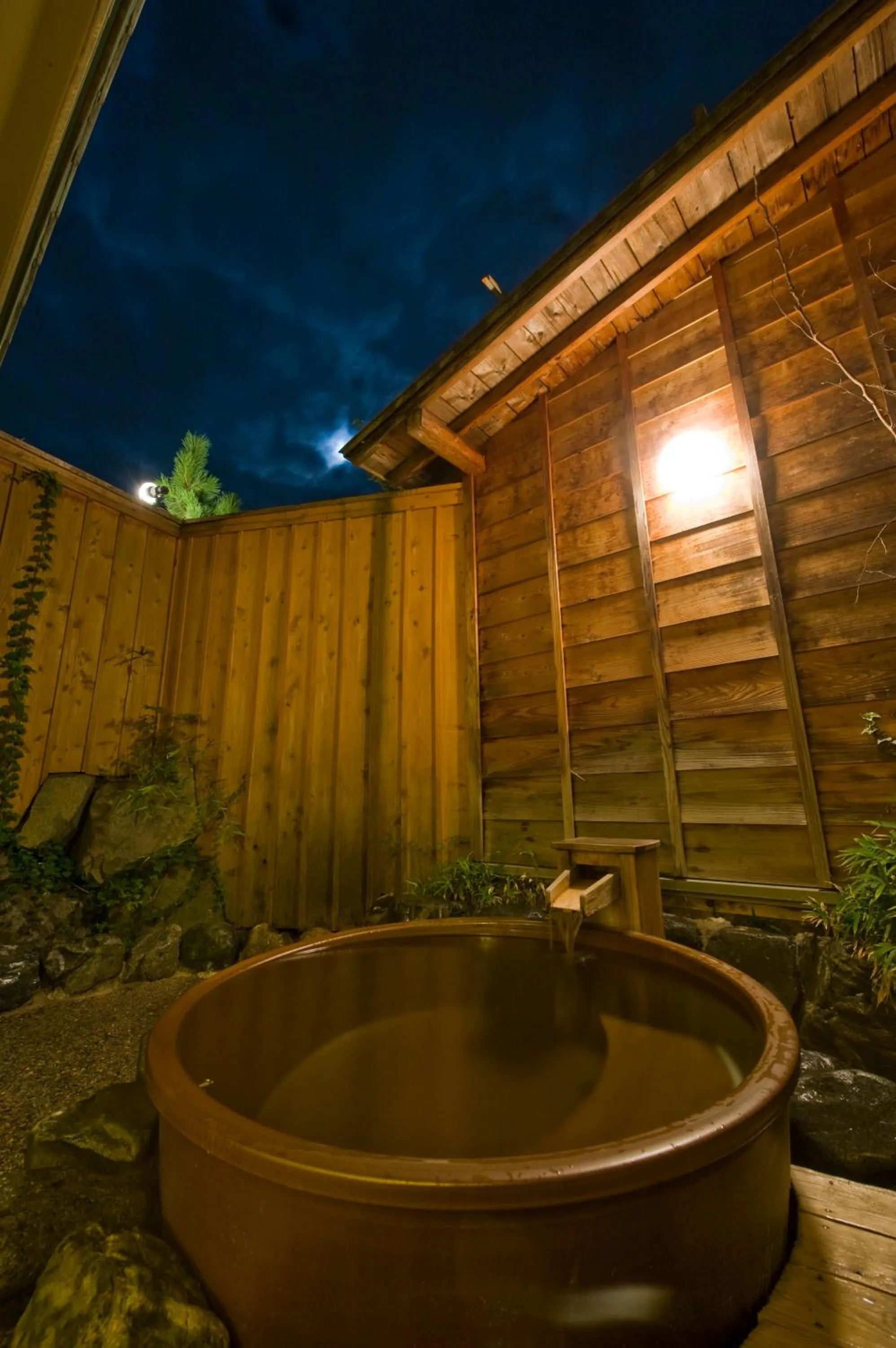 Hot Spring Bath in Shosenkaku Kagetsu