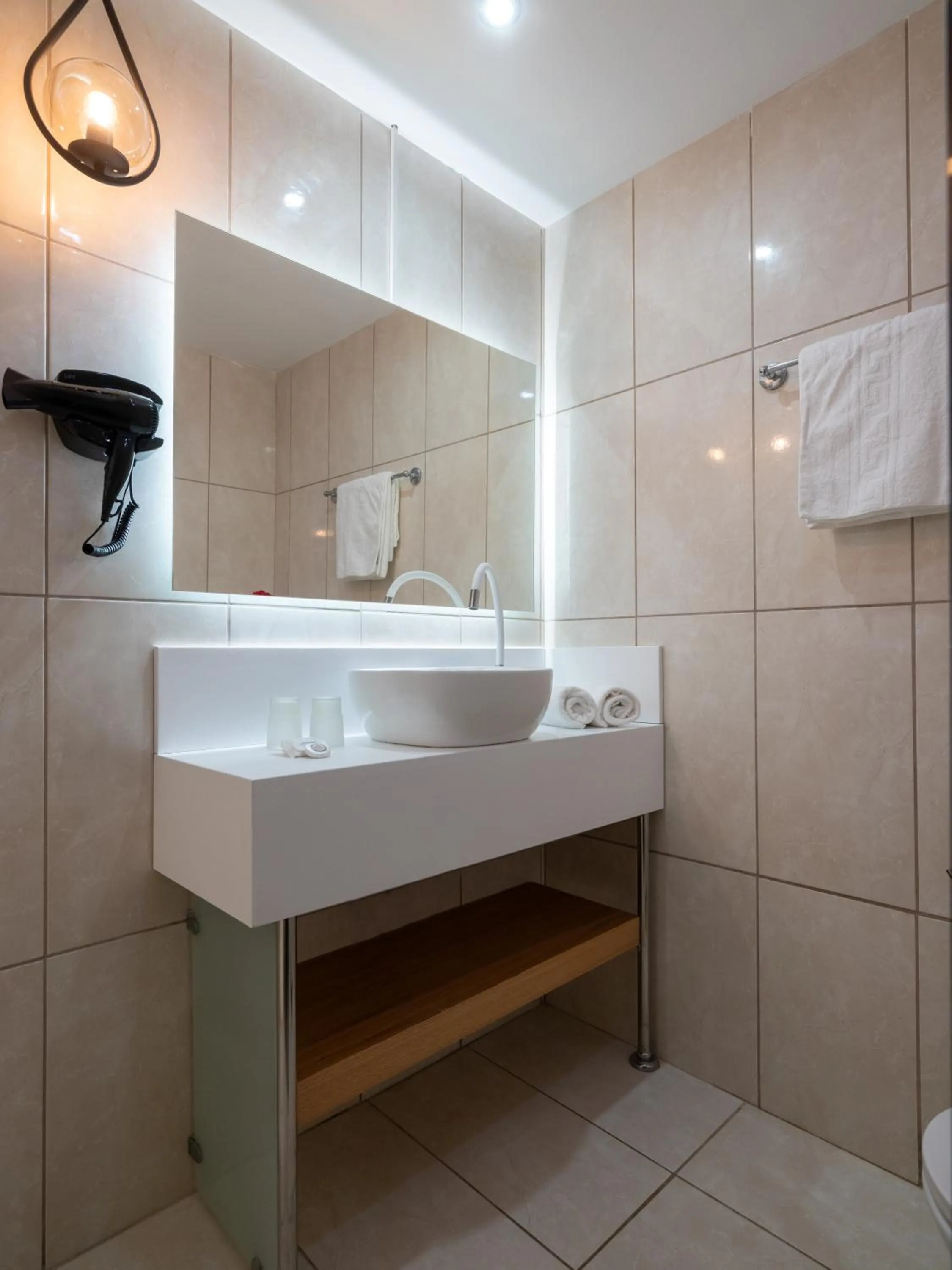 Bathroom in Calypso Hotel