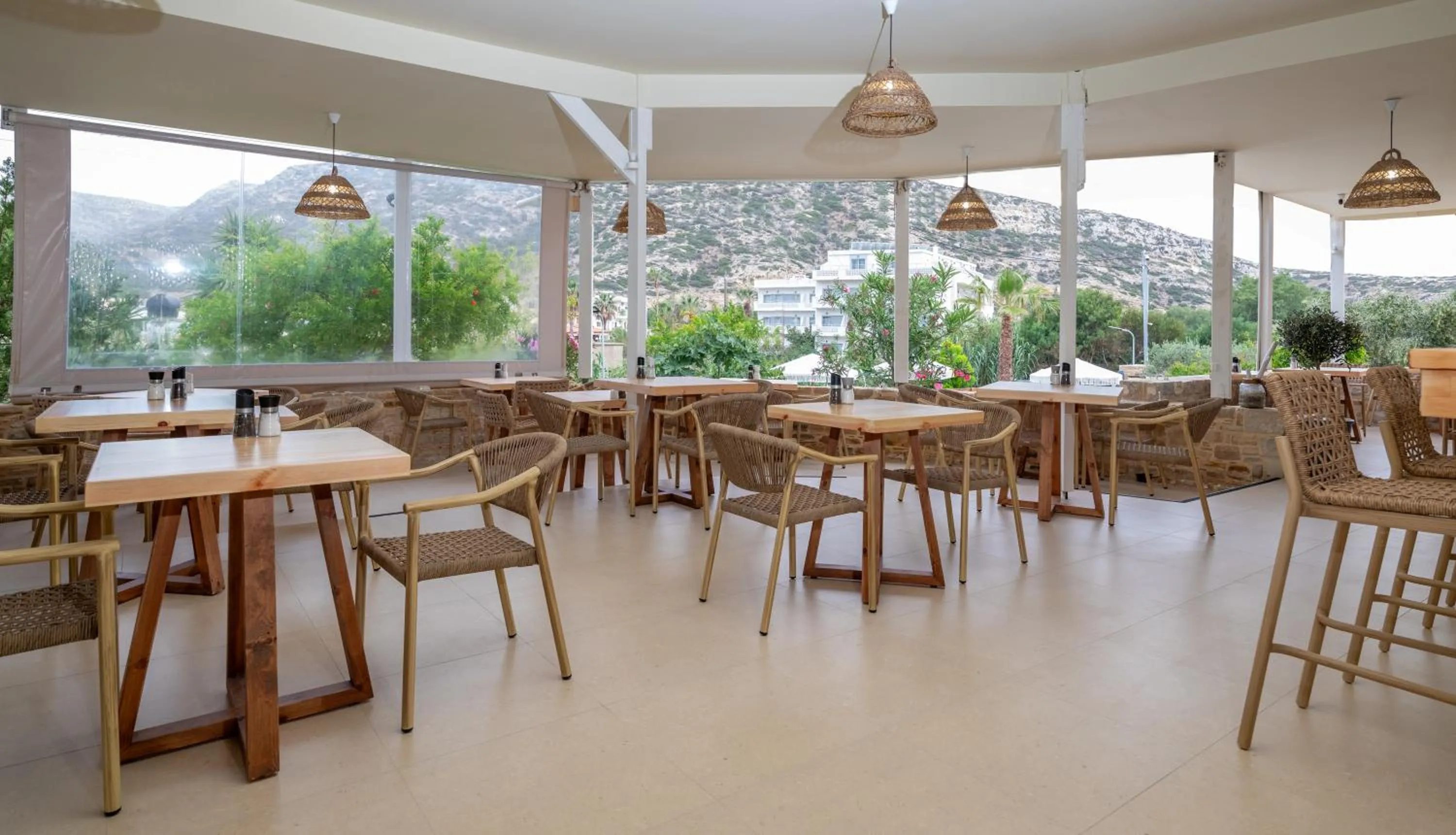 Restaurant/places to eat in Calypso Hotel