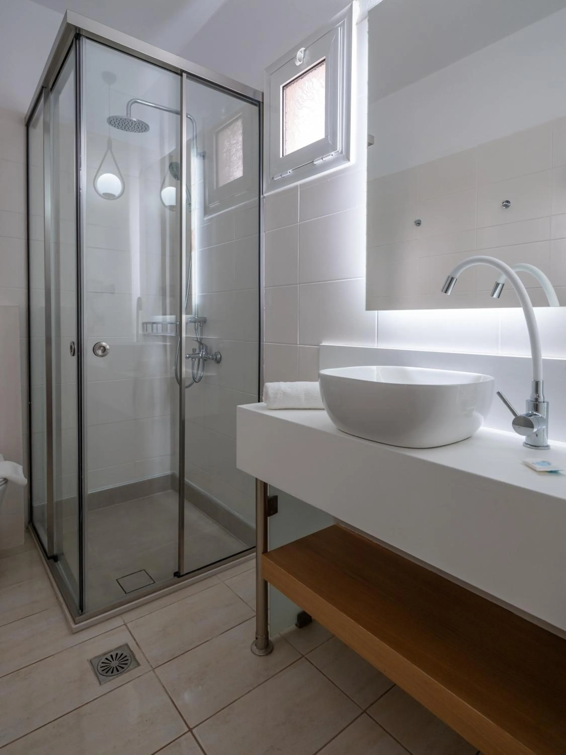 Bathroom in Calypso Hotel