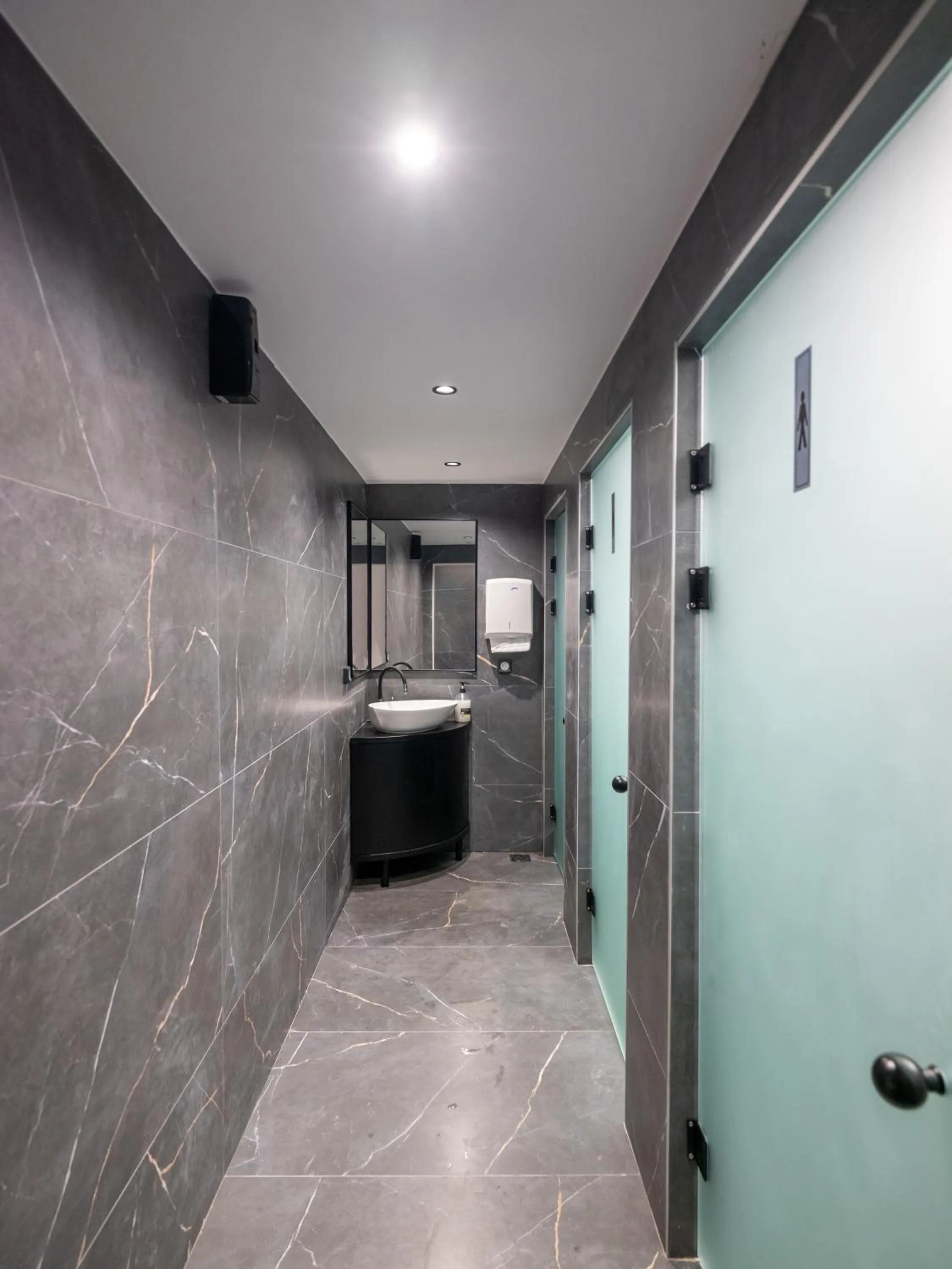 Toilet in Calypso Hotel