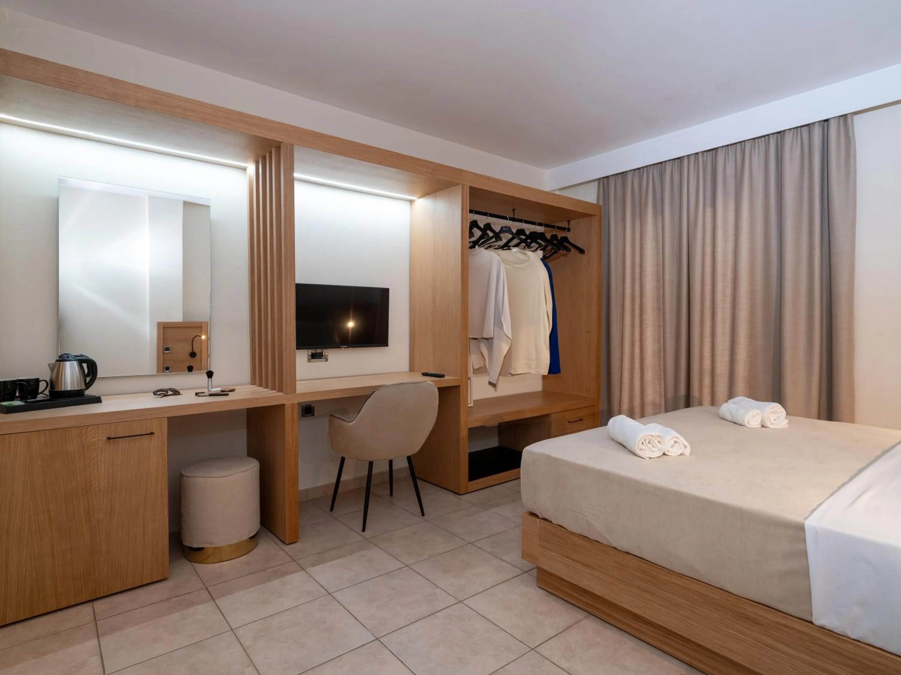 TV and multimedia, Bed in Calypso Hotel