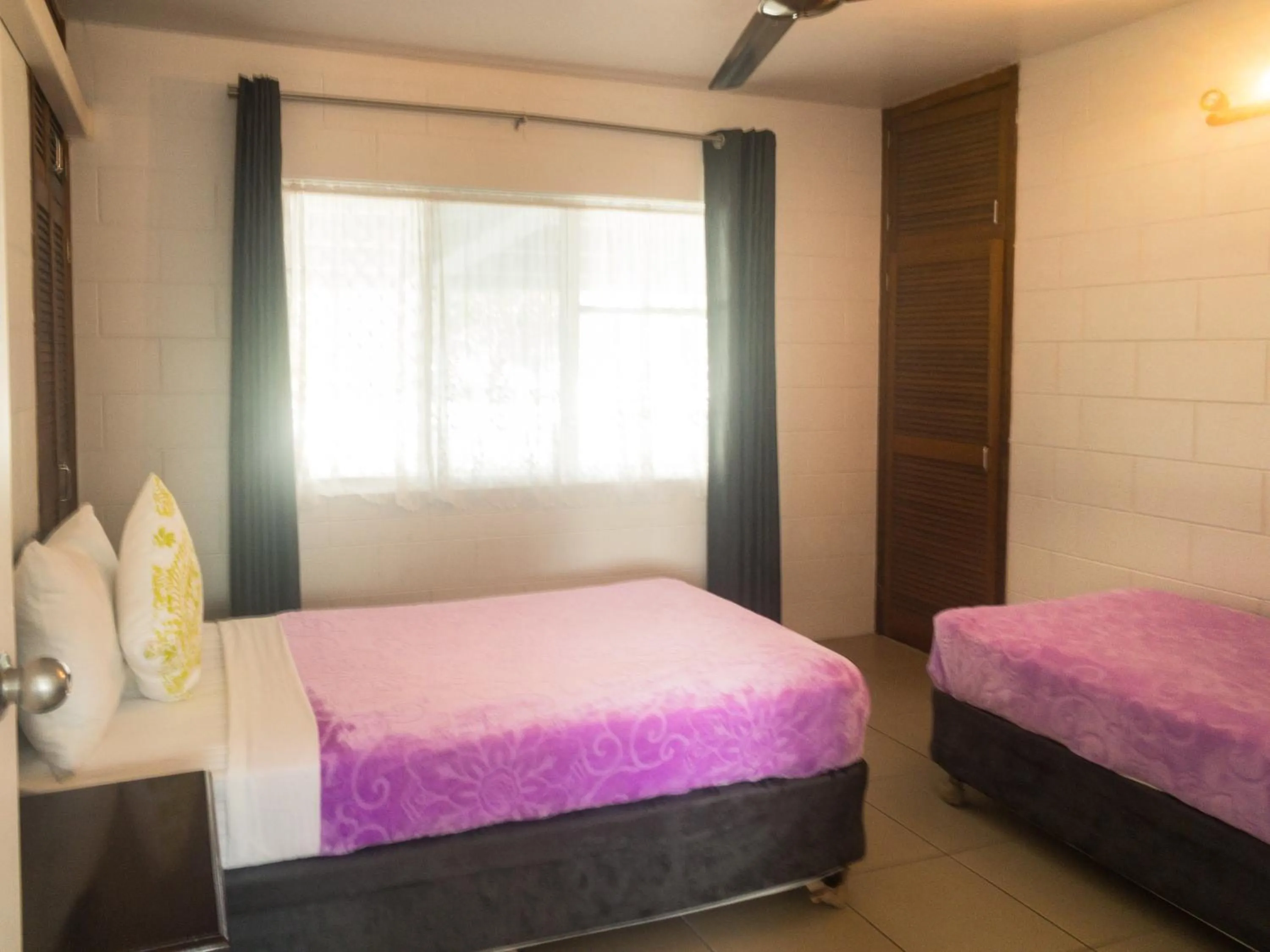 Bedroom, Bed in South Cairns Resort