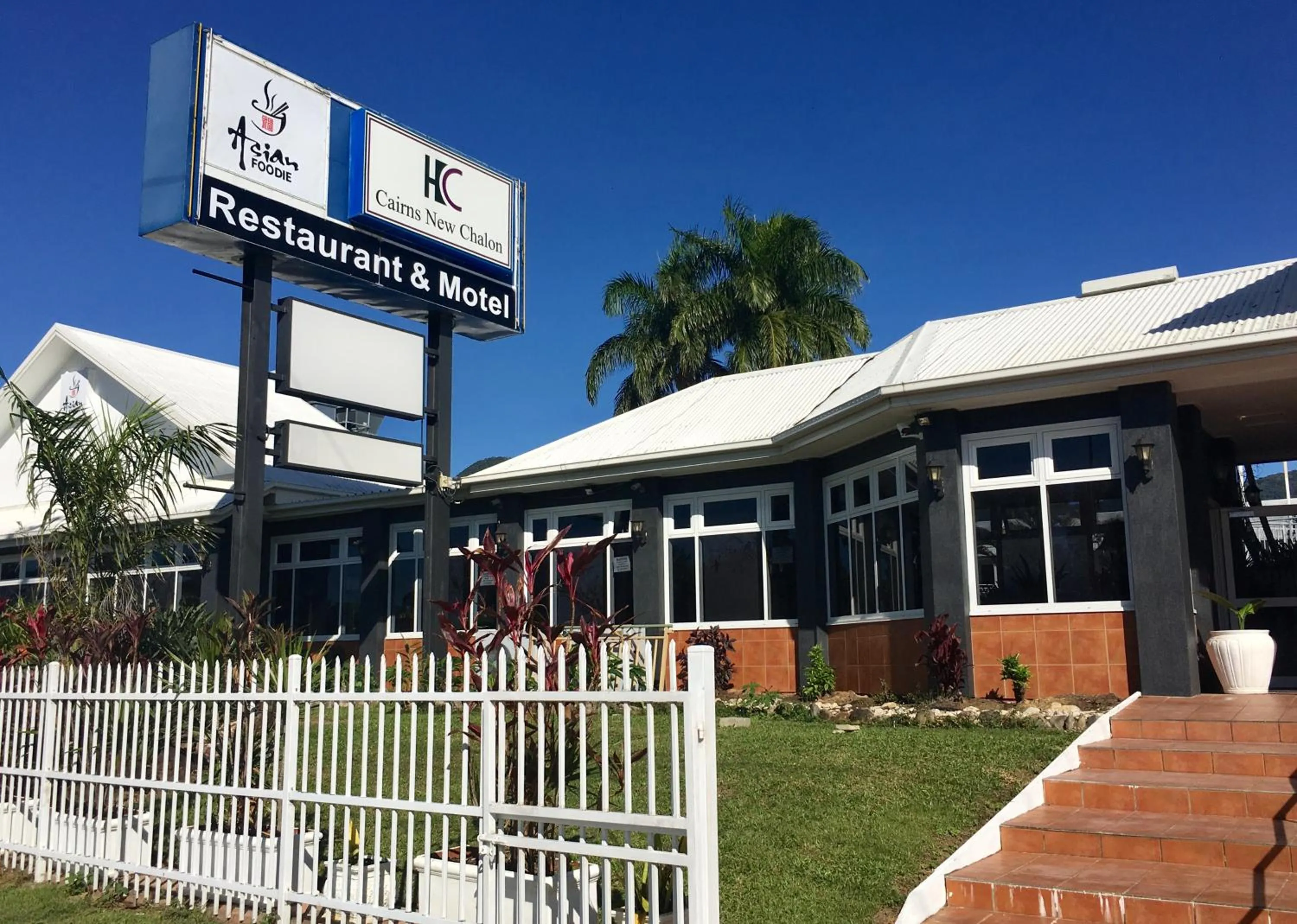 Property building in South Cairns Resort