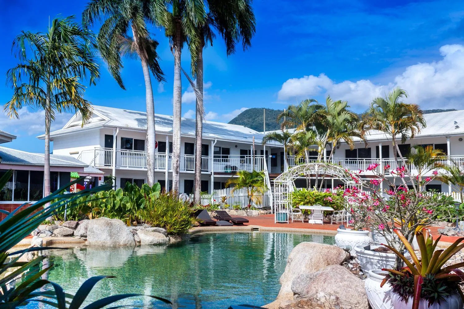 Property building in South Cairns Resort