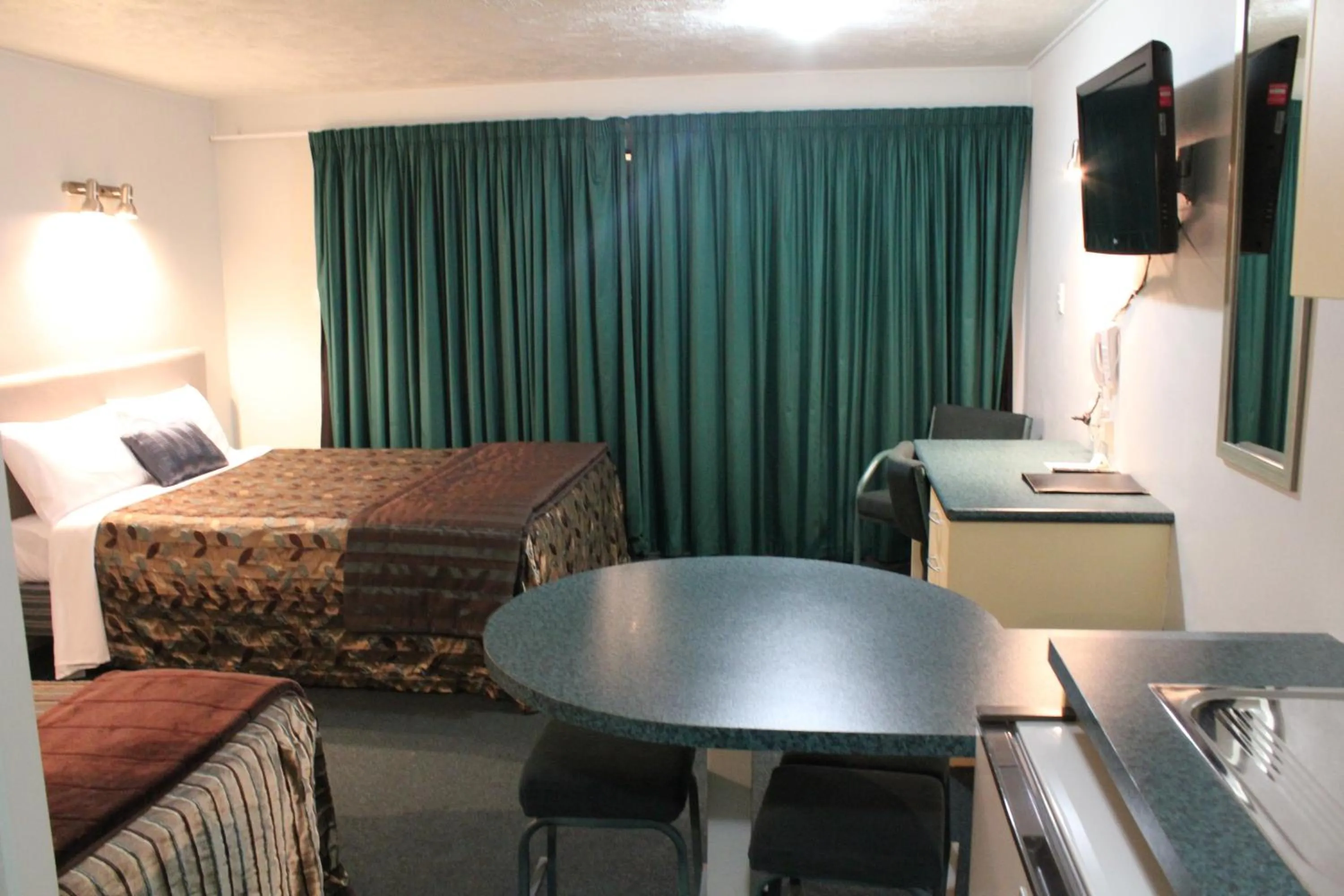 Bed in Edgewater Motor Lodge