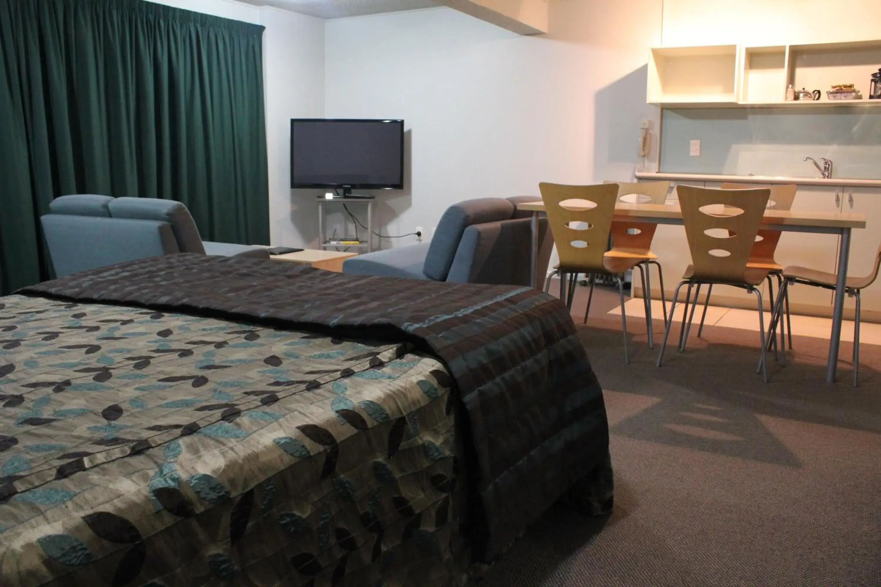 One-Bedroom Apartment - Disability Access in Edgewater Motor Lodge One-Bedroom Apartment - Disability Access in Edgewater Motor Lodge