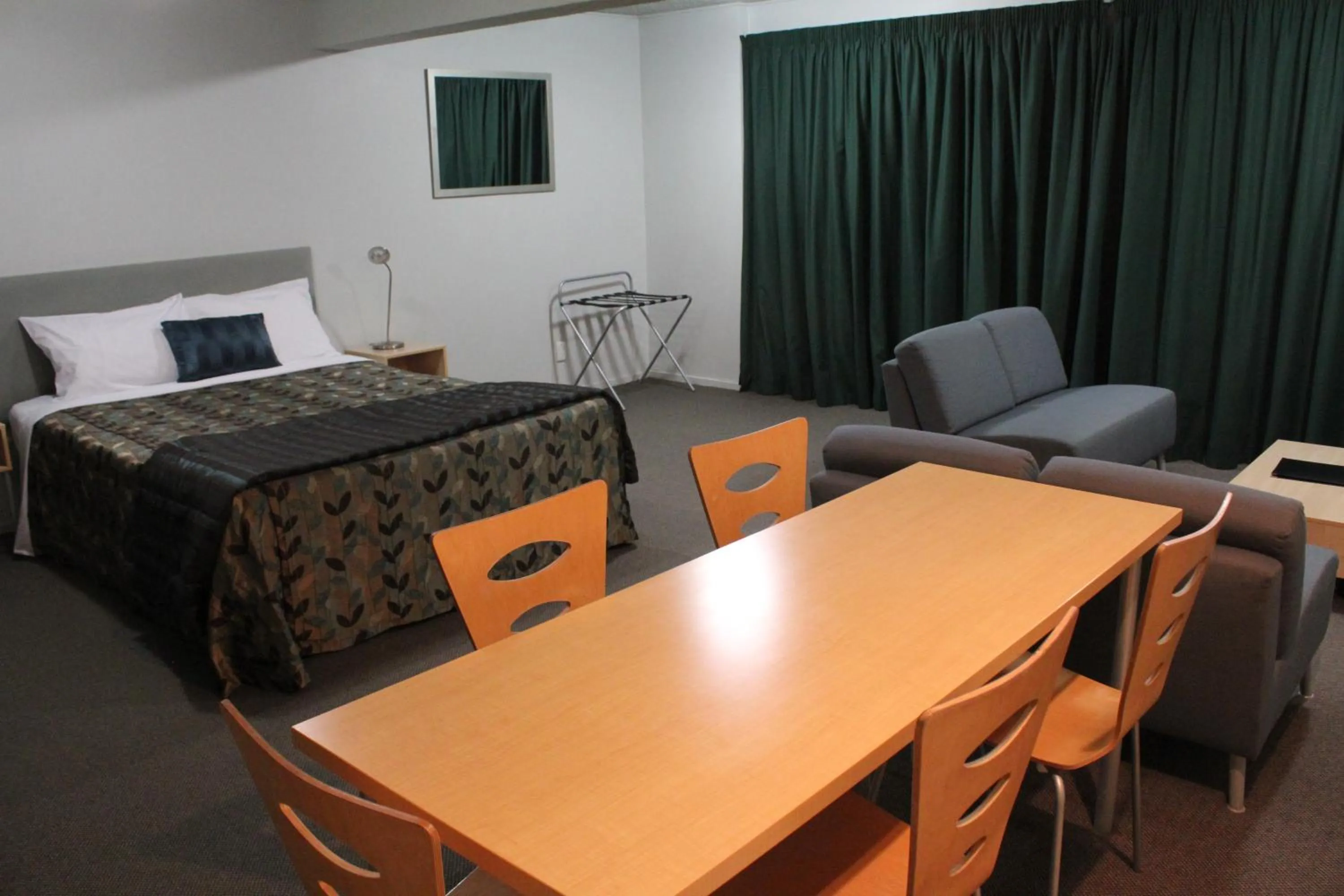 Bed in Edgewater Motor Lodge