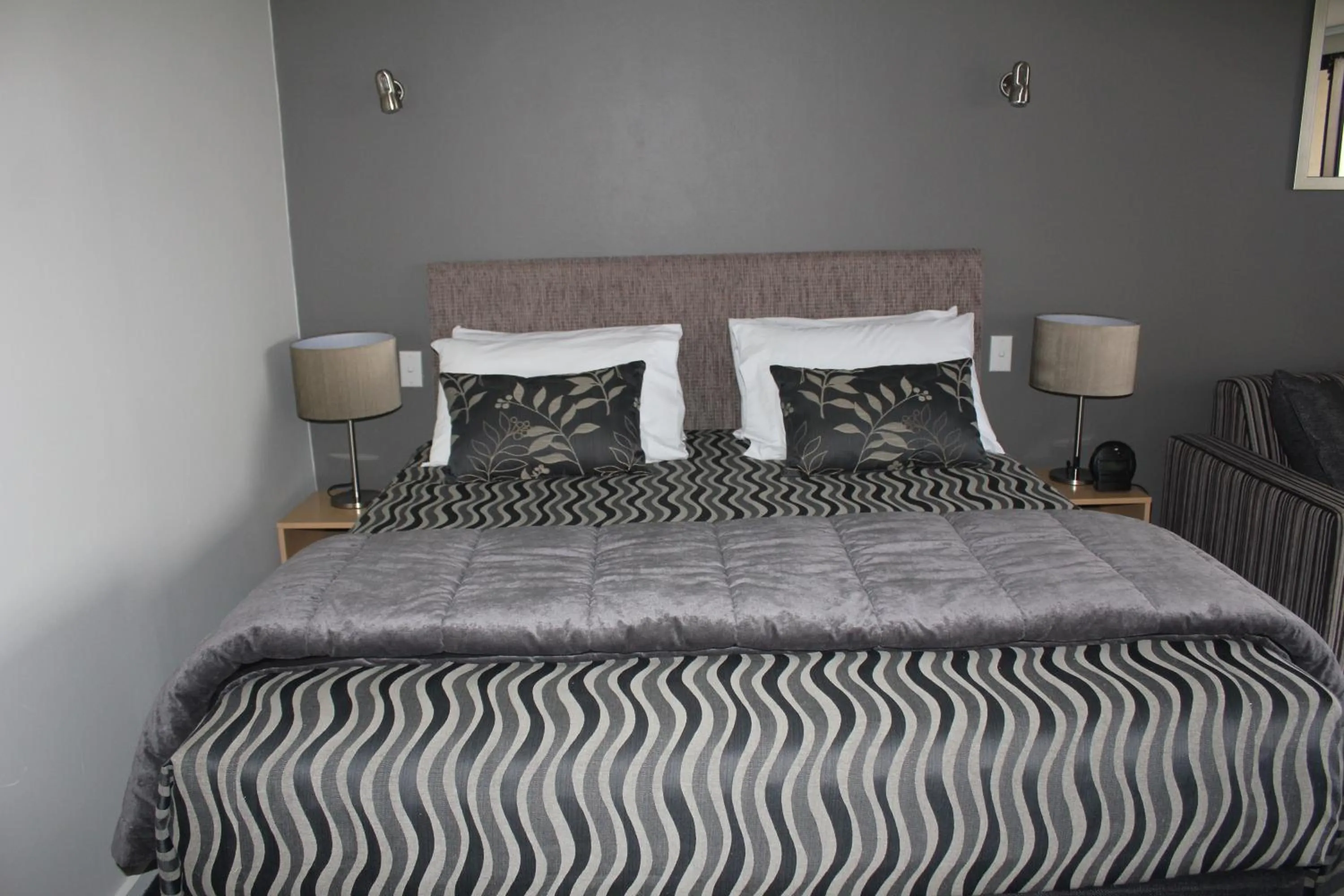 Bed in Edgewater Motor Lodge