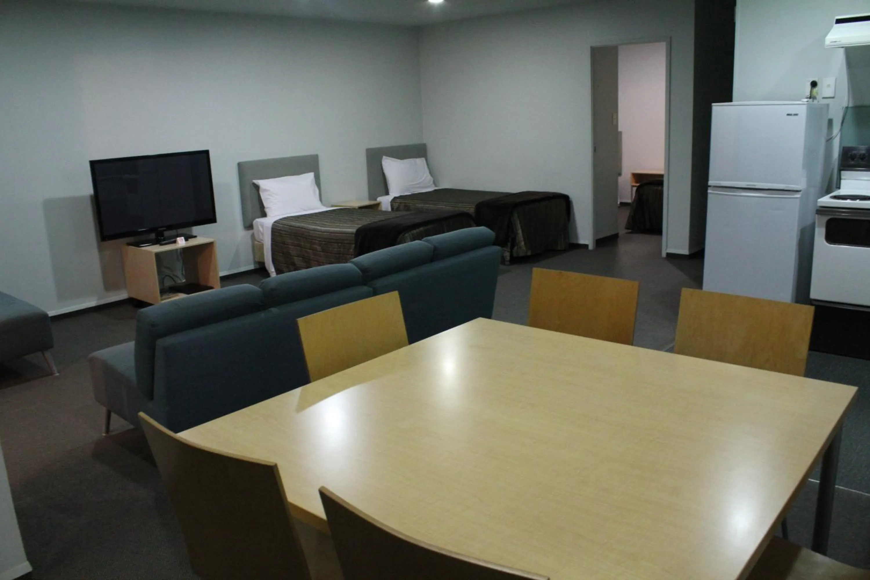 Photo of the whole room in Edgewater Motor Lodge