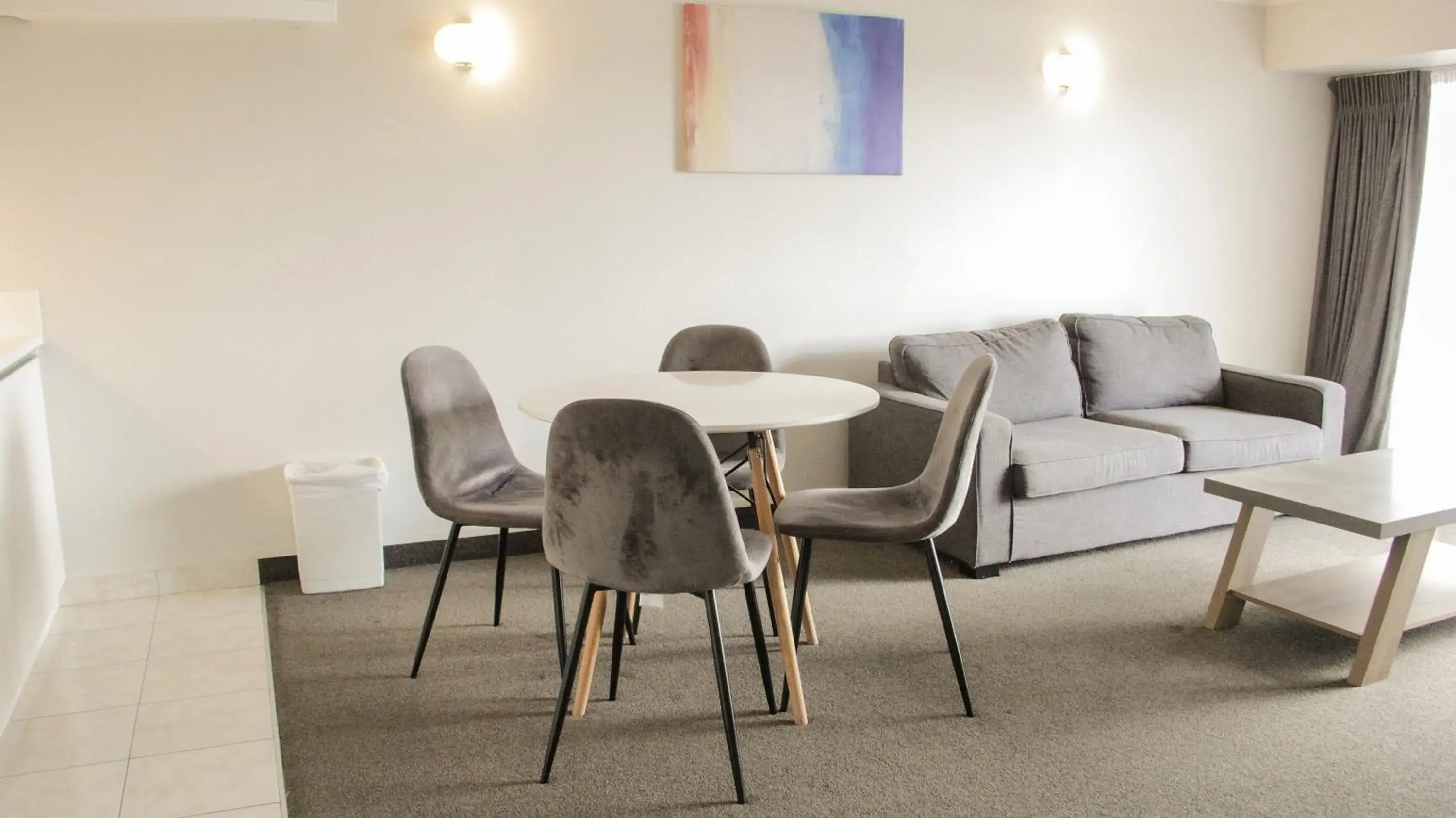 Two-Bedroom Apartment with Marina View in Anchorage Motor Lodge Two-Bedroom Apartment with Marina View in Anchorage Motor Lodge