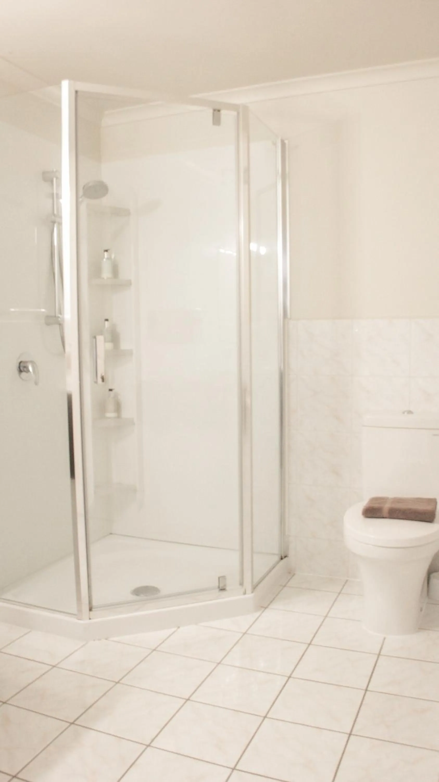 Bathroom in Anchorage Motor Lodge