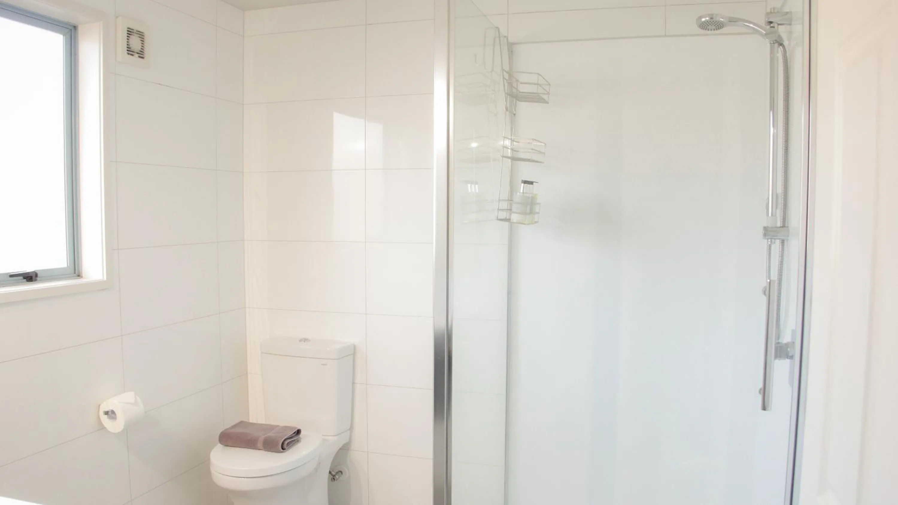 Shower in Anchorage Motor Lodge