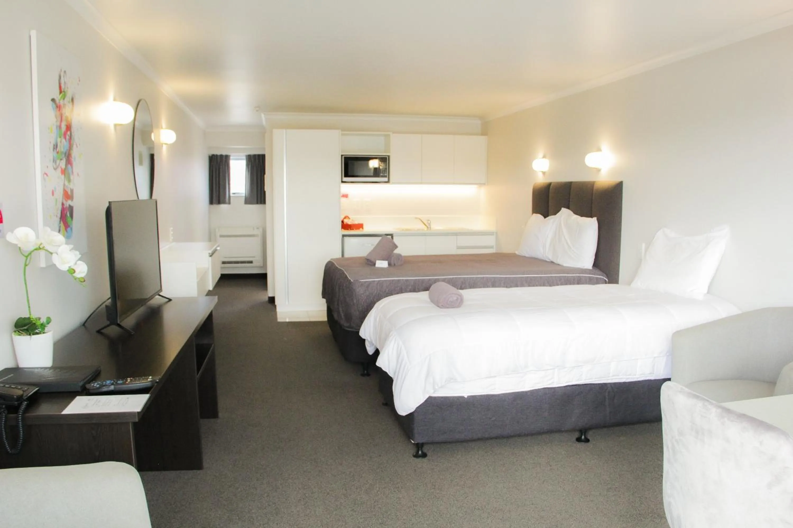 Bedroom, Bed in Anchorage Motor Lodge