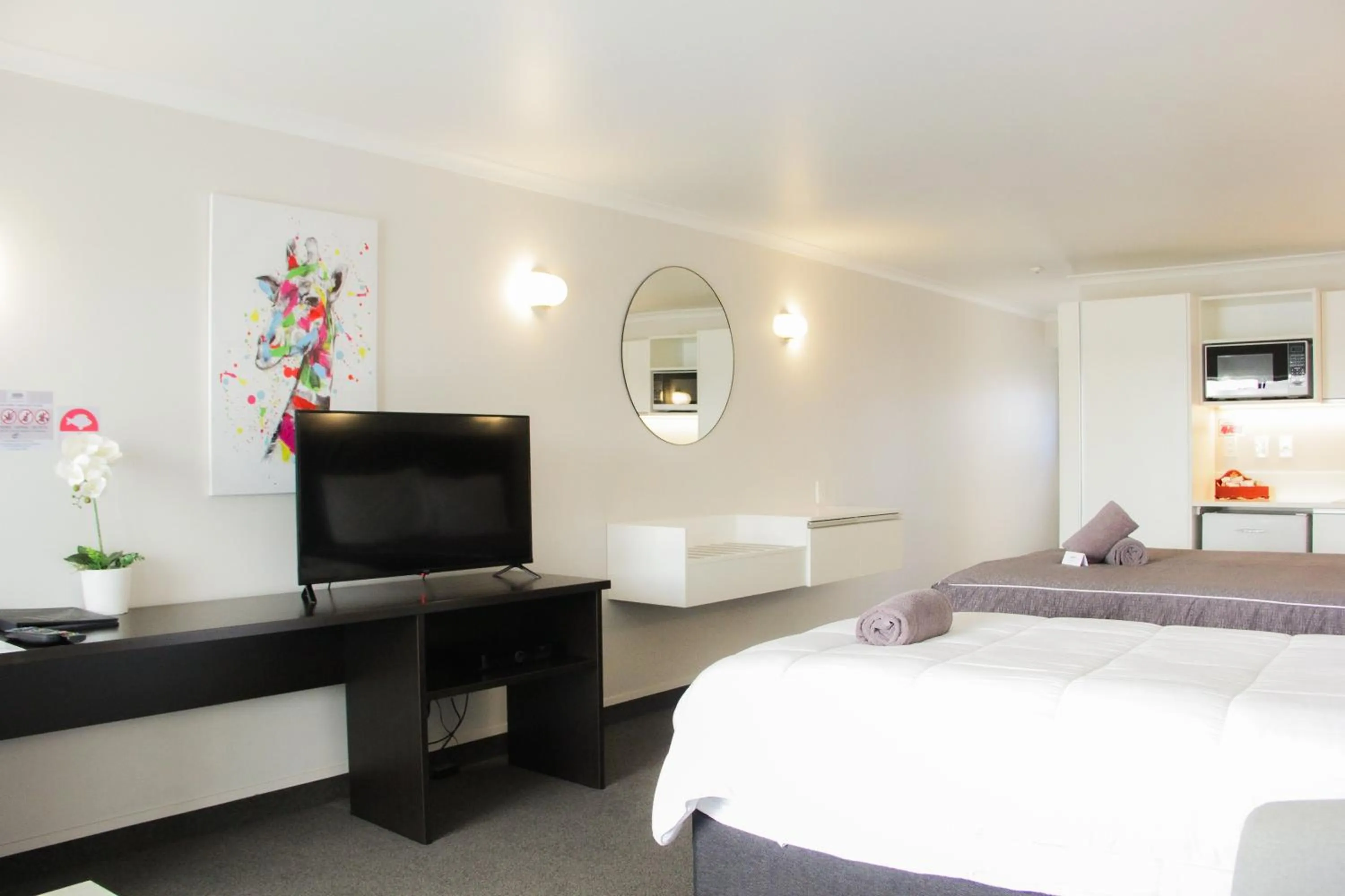 Bedroom, Bed in Anchorage Motor Lodge