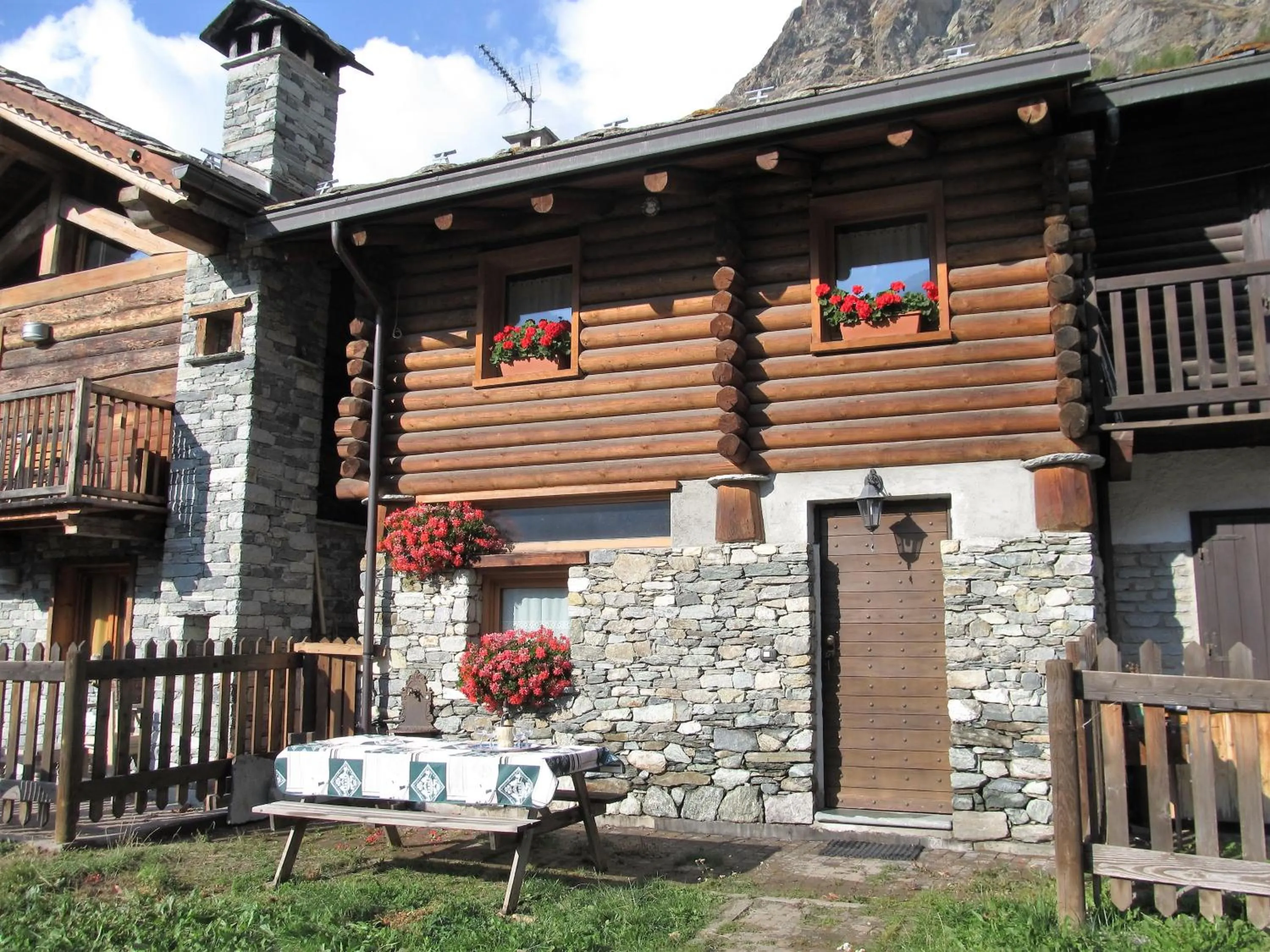 Facade/entrance in Miramonti