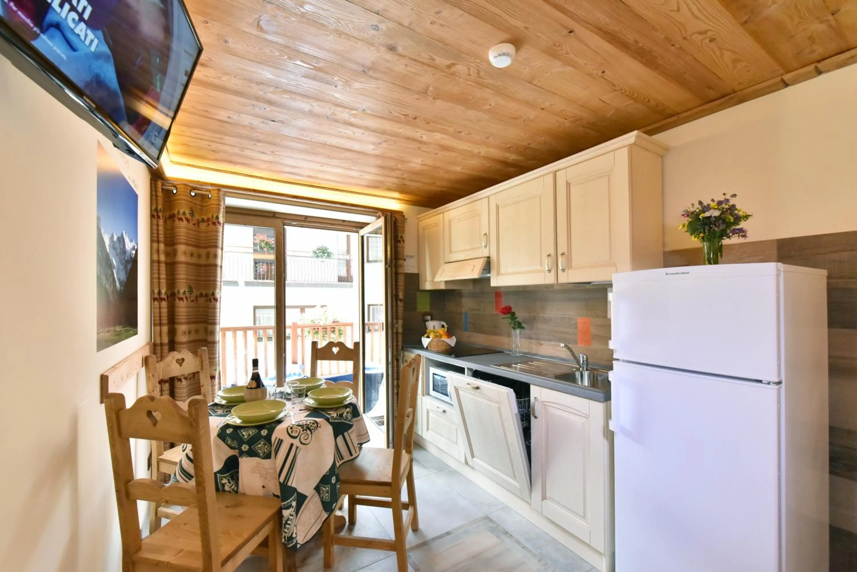 Kitchen or kitchenette in Miramonti