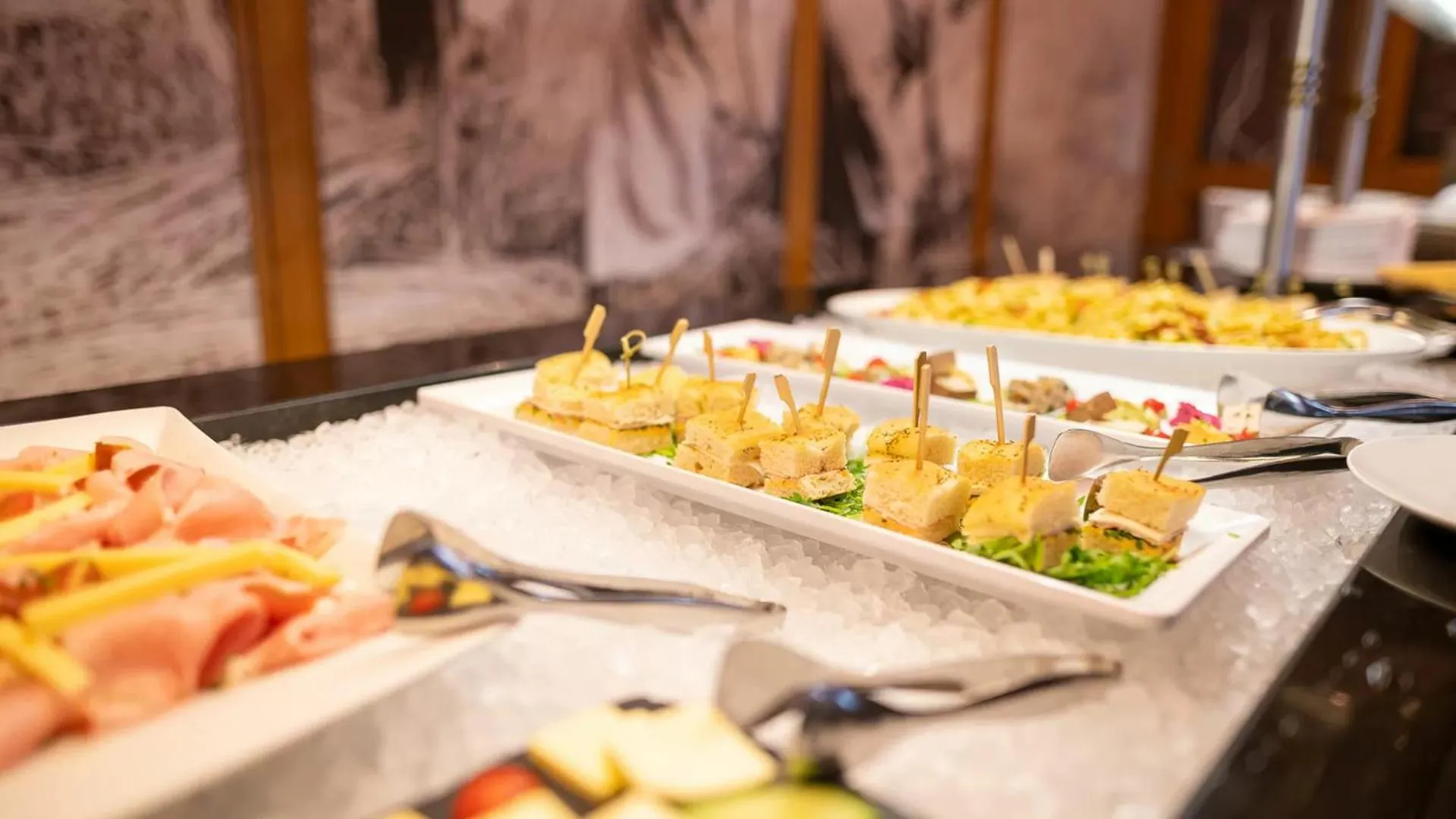 Buffet breakfast in Wellnesshotel Cervosa