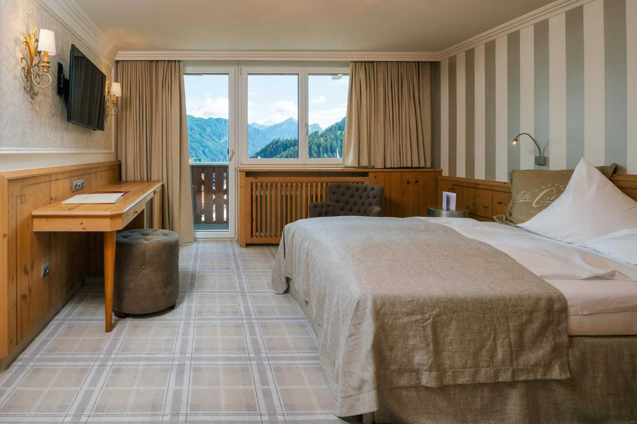 Bedroom, Bed in Wellnesshotel Cervosa