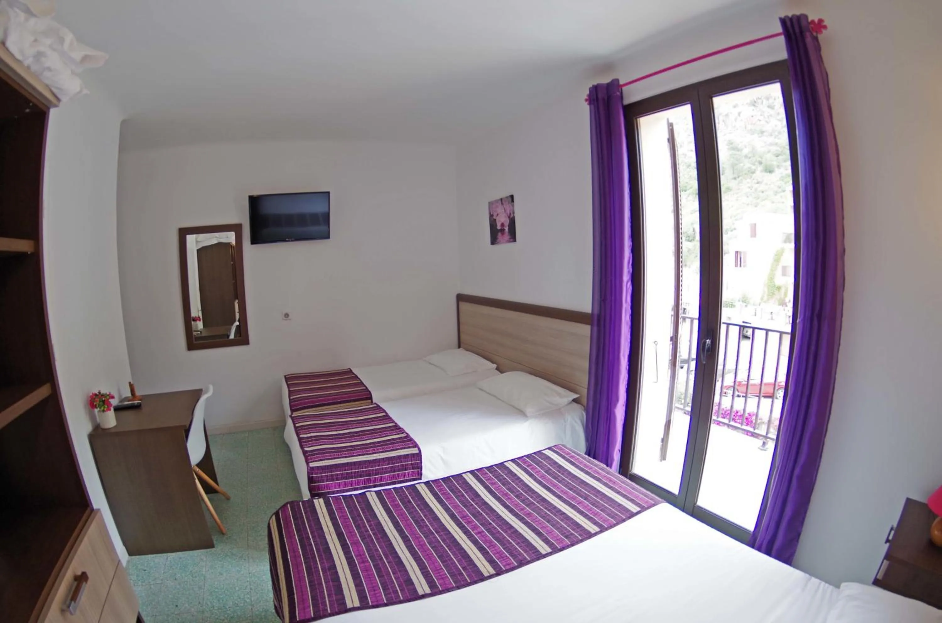 Day, Bed in Brise de Mer