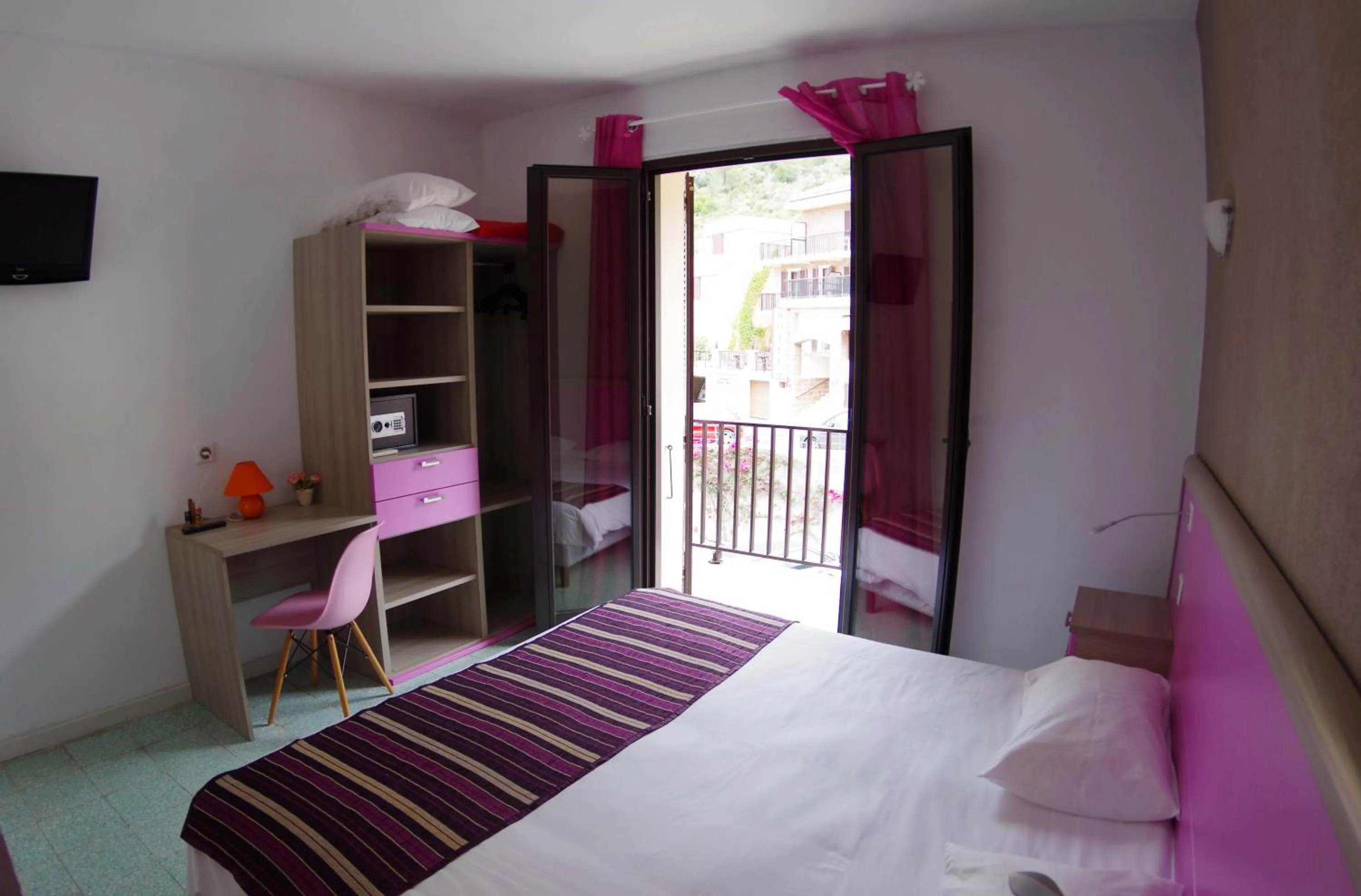 Day, Bed in Brise de Mer