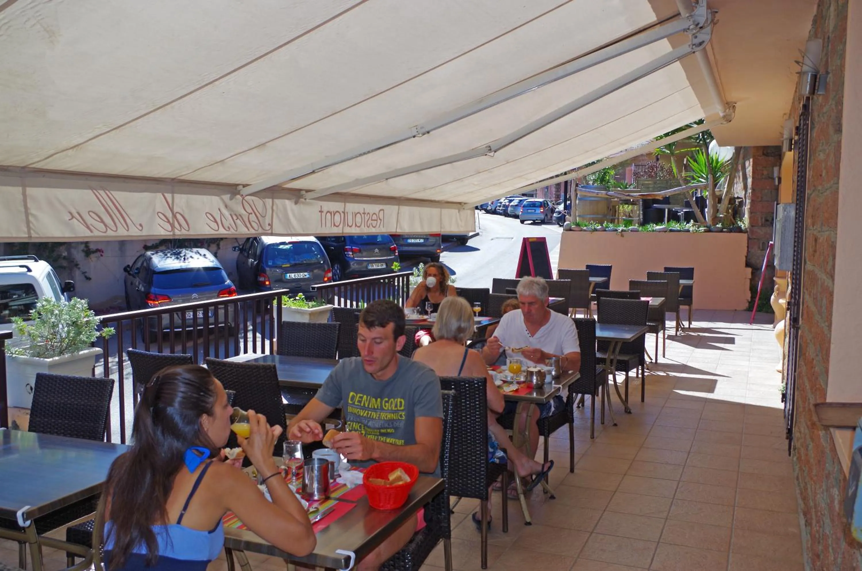 People in Brise de Mer