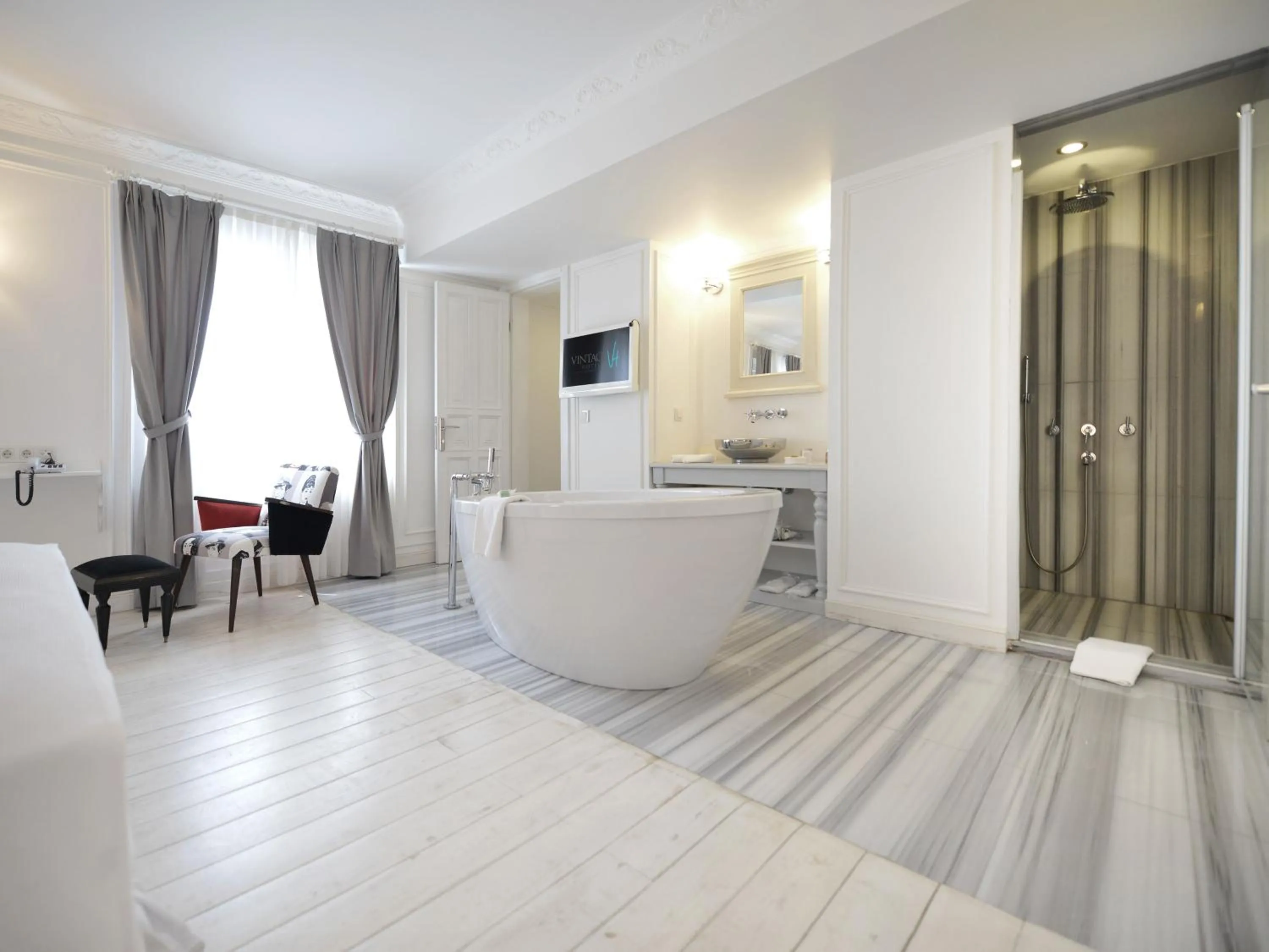 Shower in Vintage Alacati