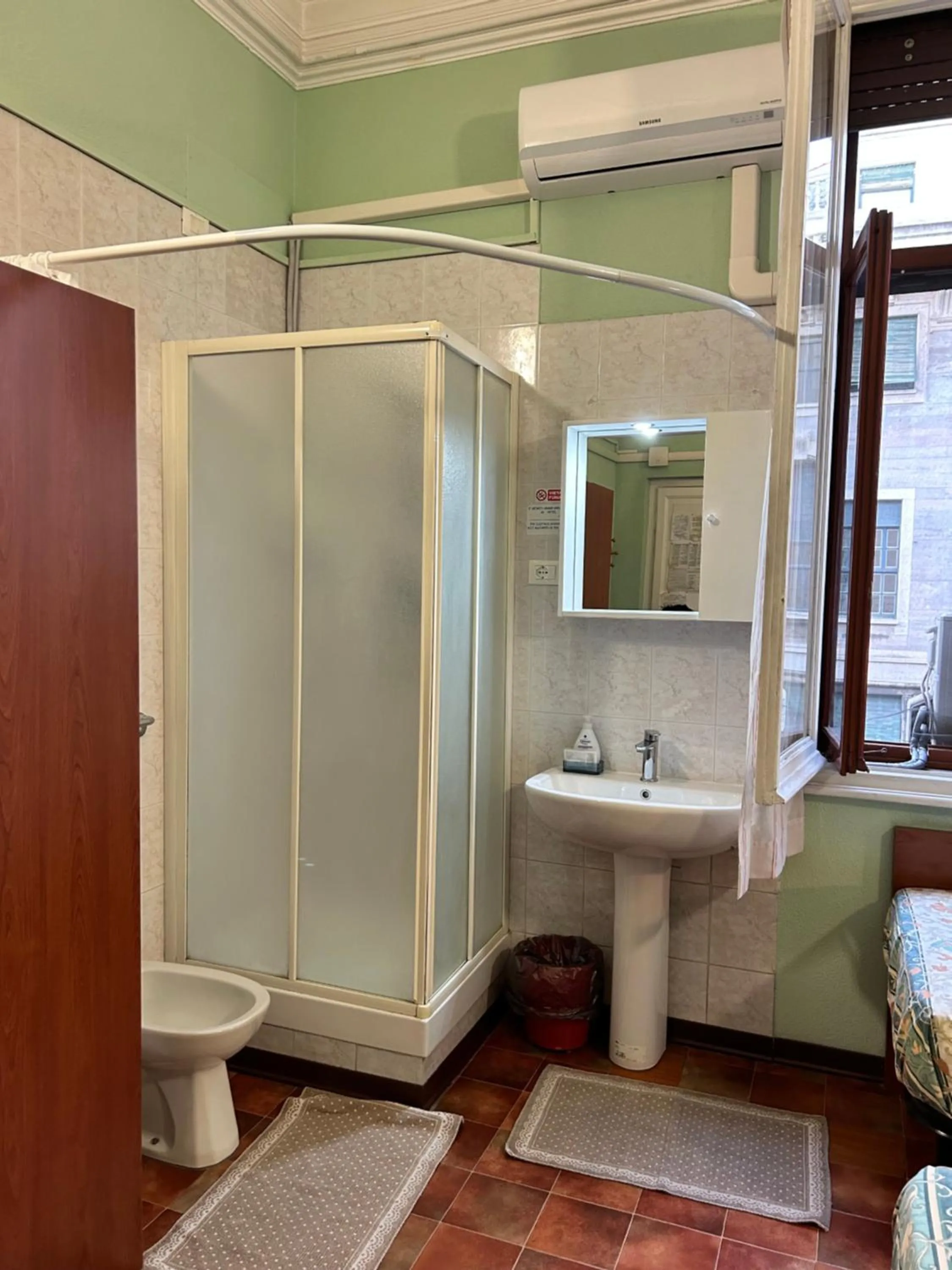 Shower in Hotel Barone