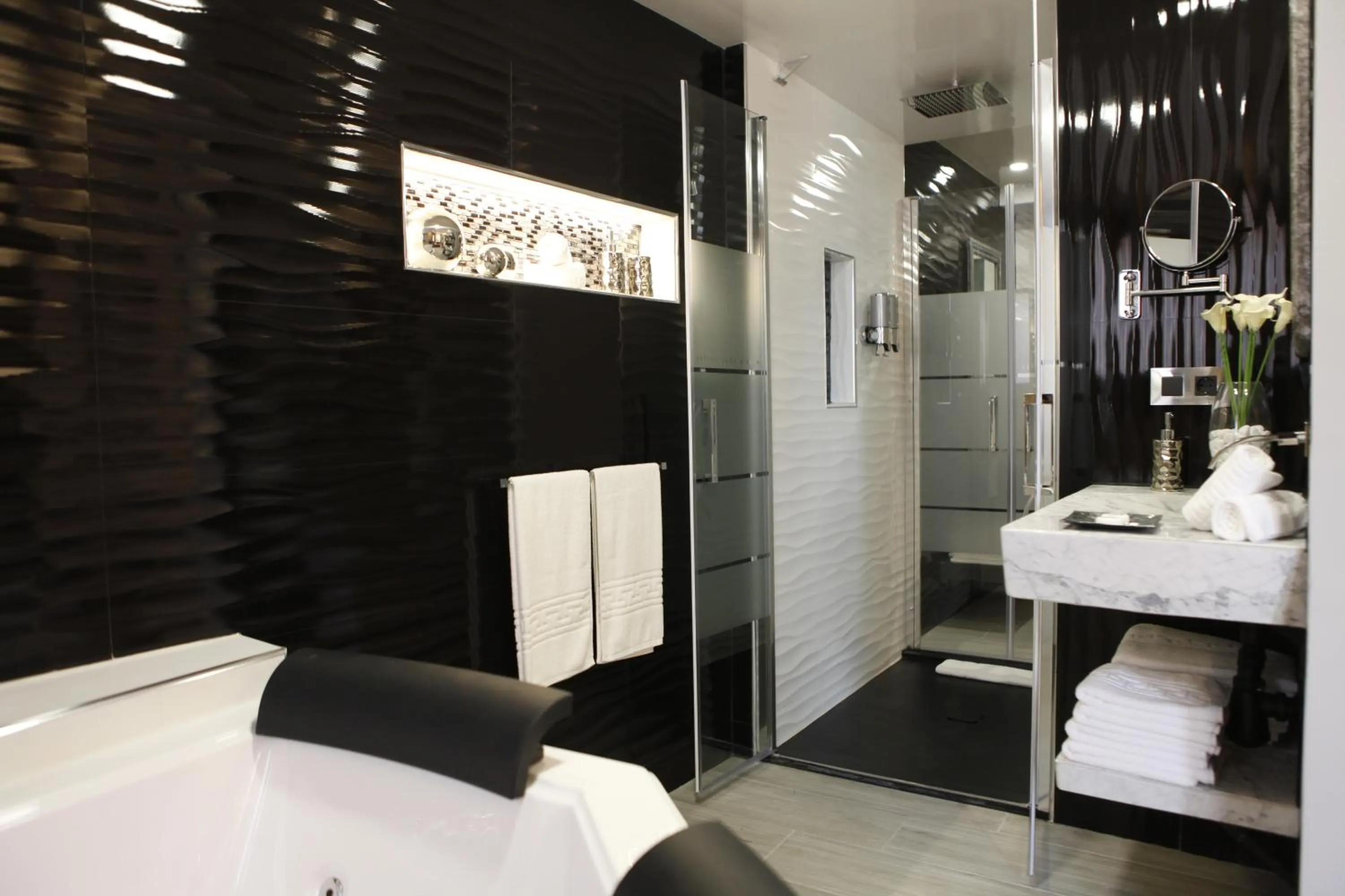 Shower in Wine & Soul Suites