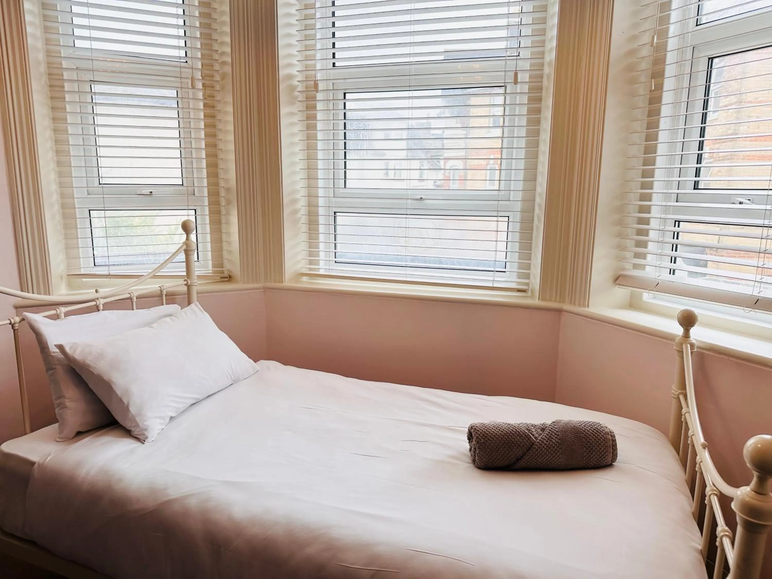 Bed in Boho Beach House - Beach location