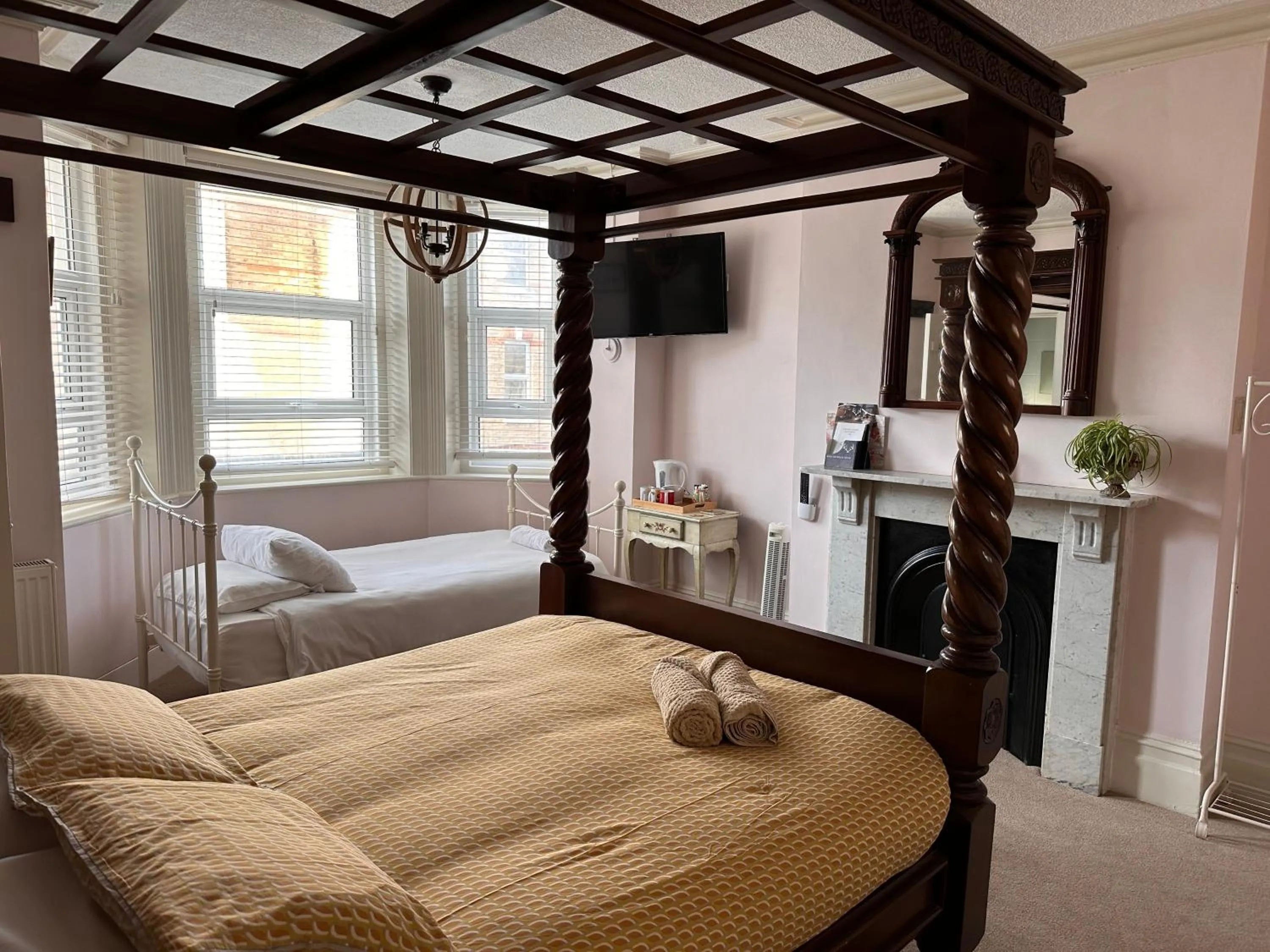 Bed in Boho Beach House - Beach location