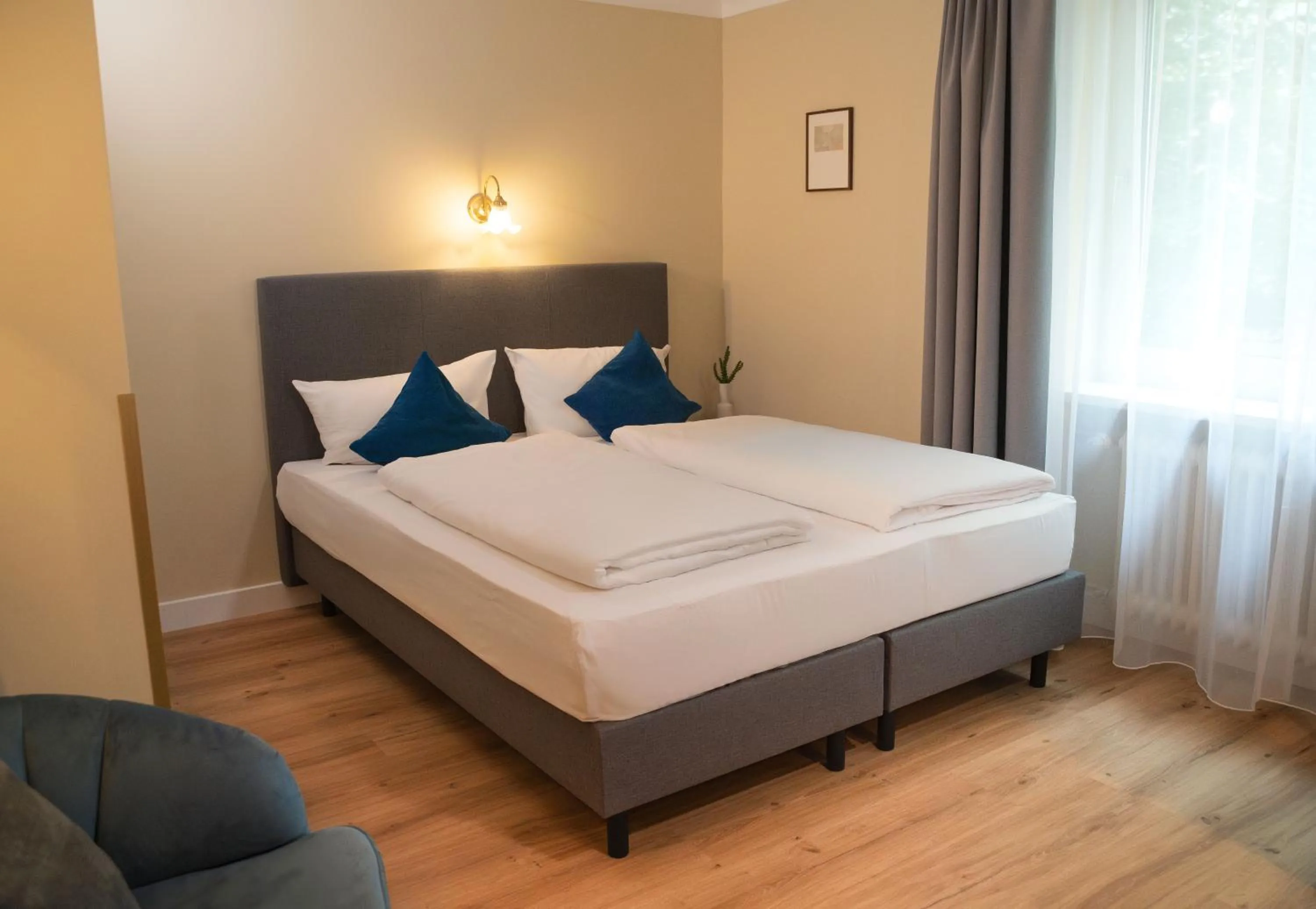 Bed in Hotel Altmünchen by Blattl