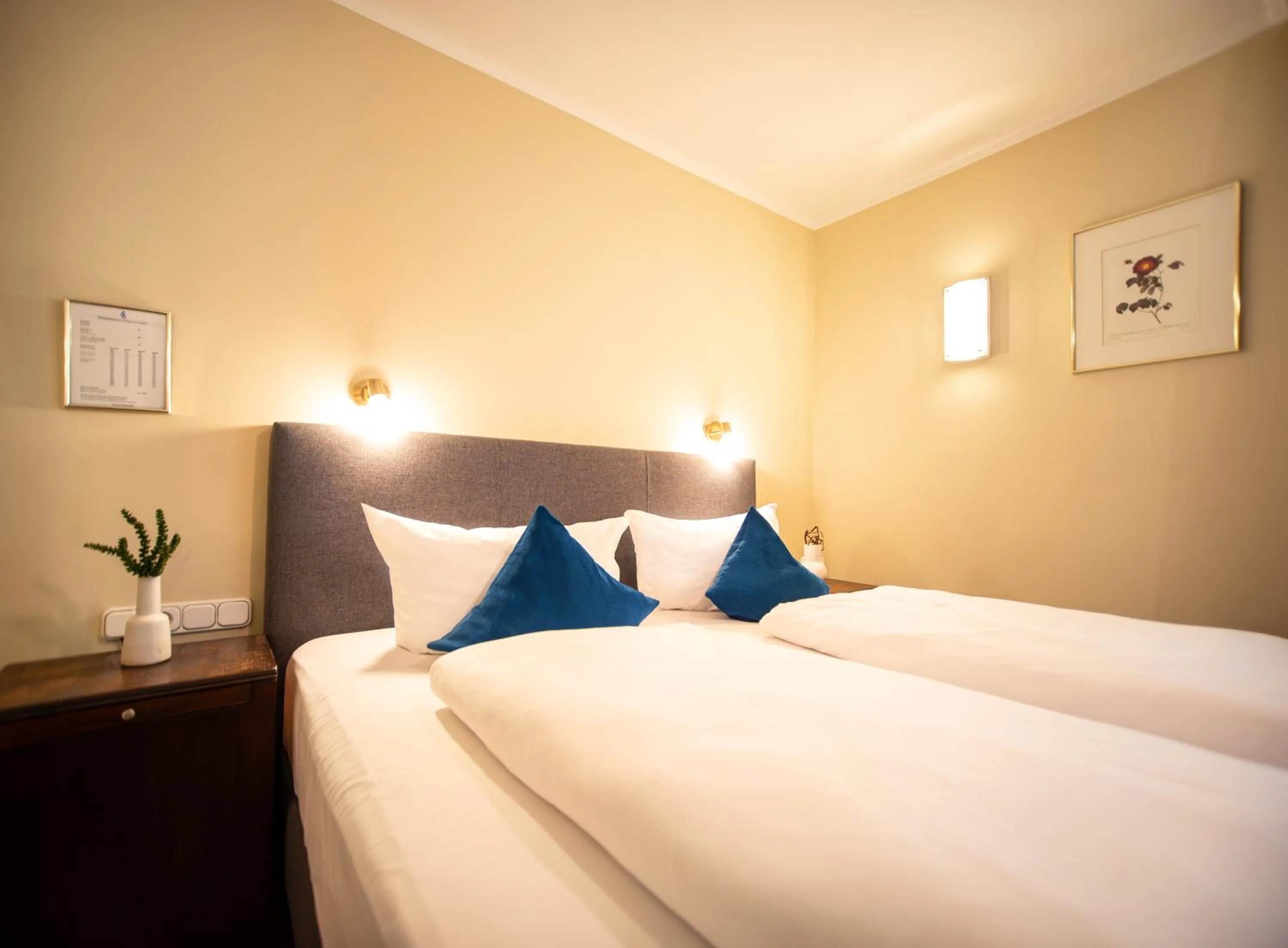 Bed in Hotel Altmünchen by Blattl