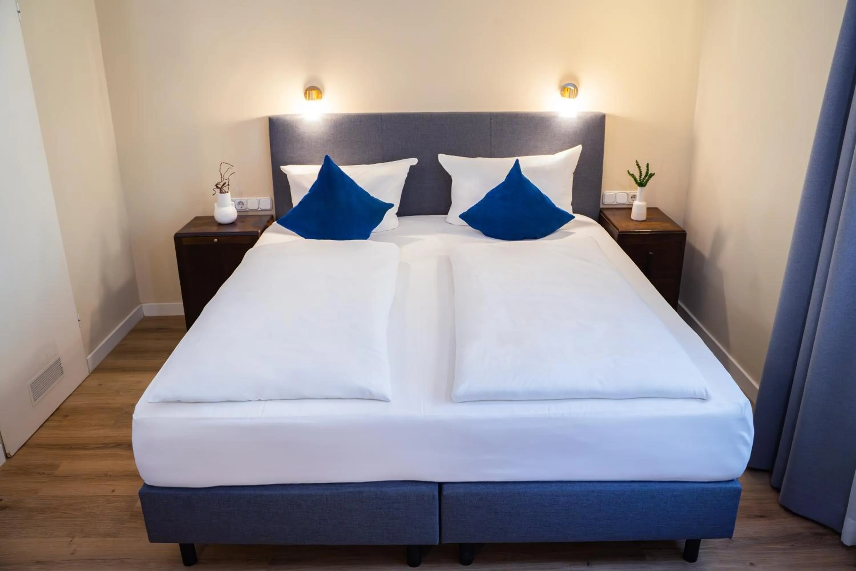 Bed in Hotel Altmünchen by Blattl