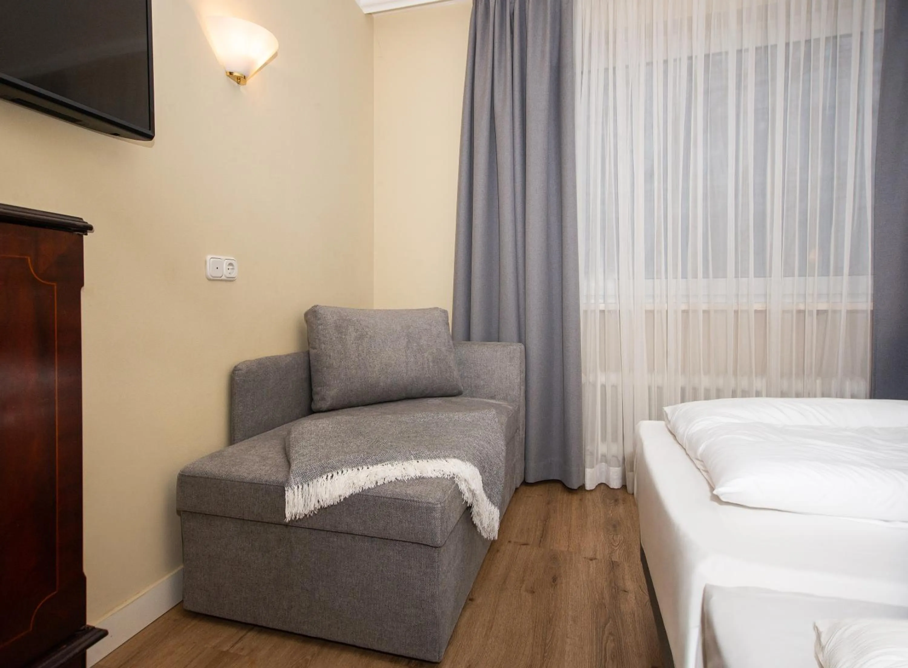 Seating area, Bed in Hotel Altmünchen by Blattl