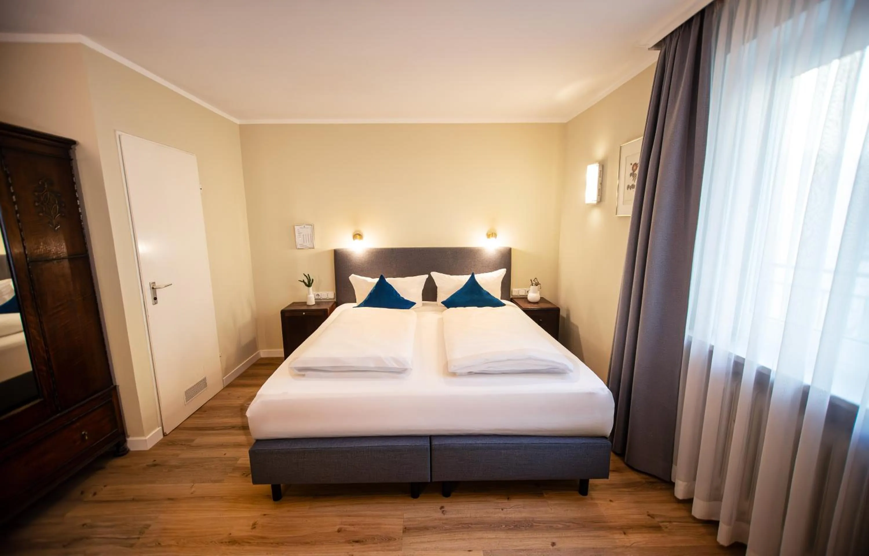 Bed in Hotel Altmünchen by Blattl