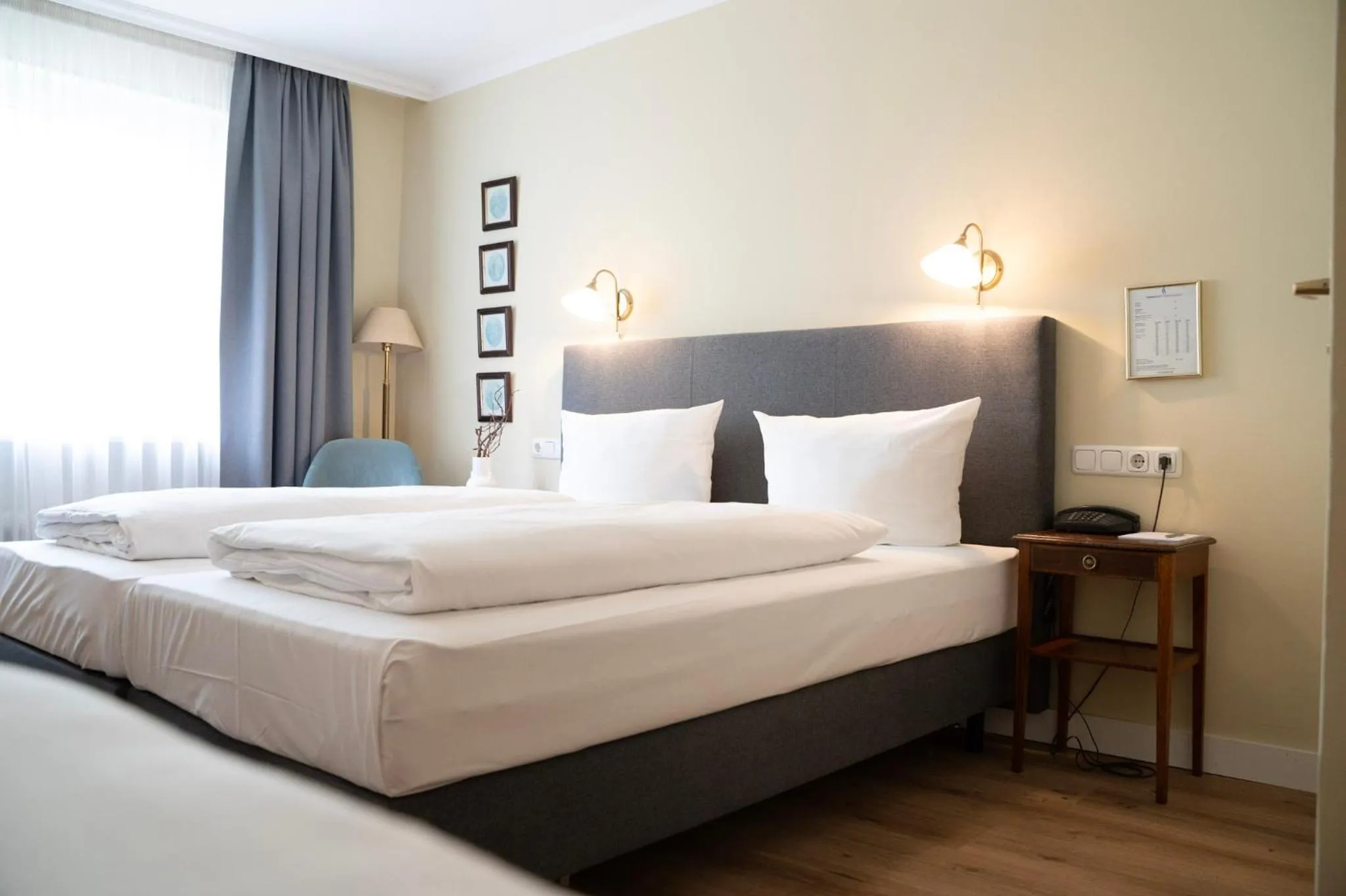 Bed in Hotel Altmünchen by Blattl