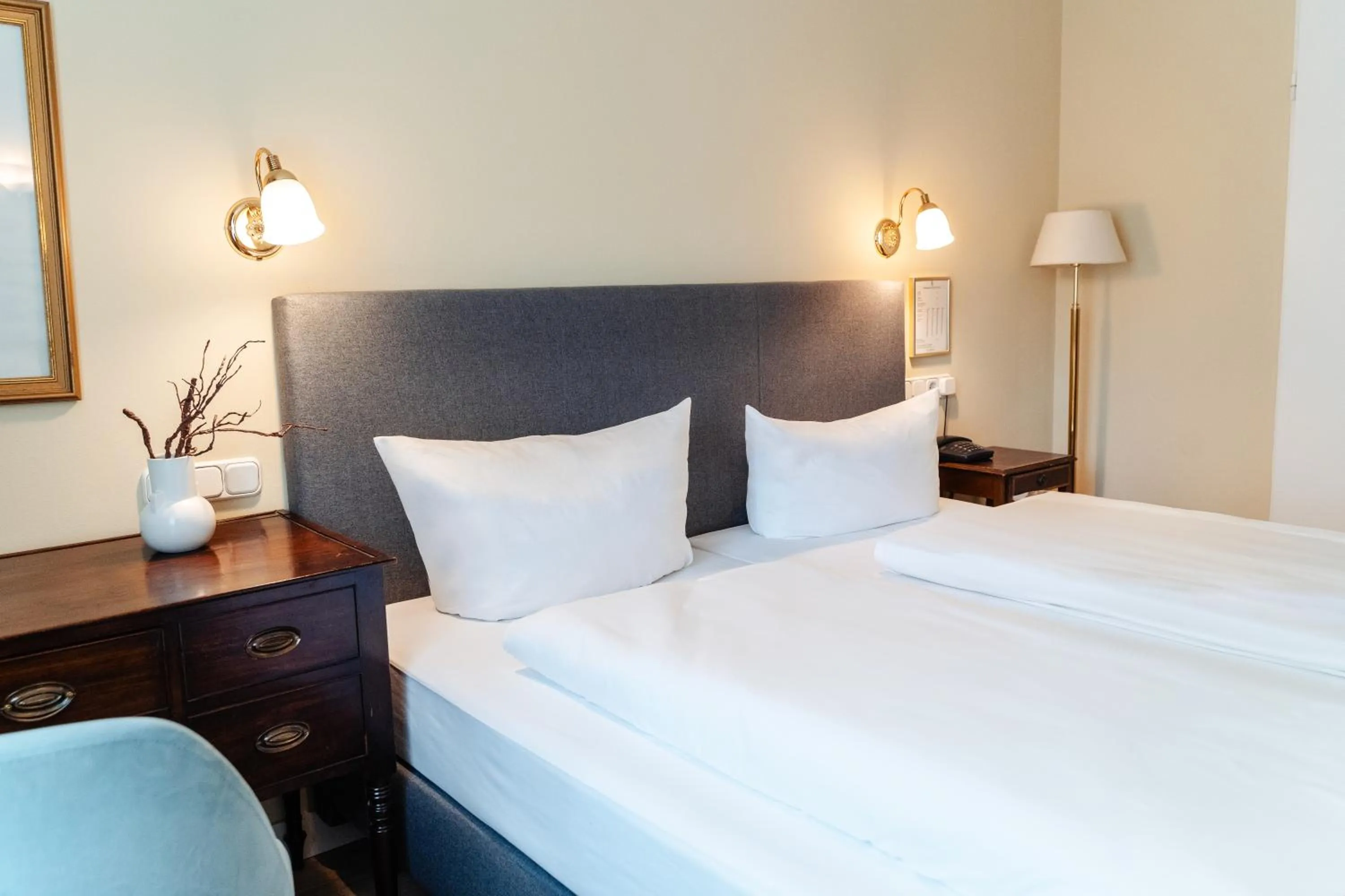 Bed in Hotel Altmünchen by Blattl