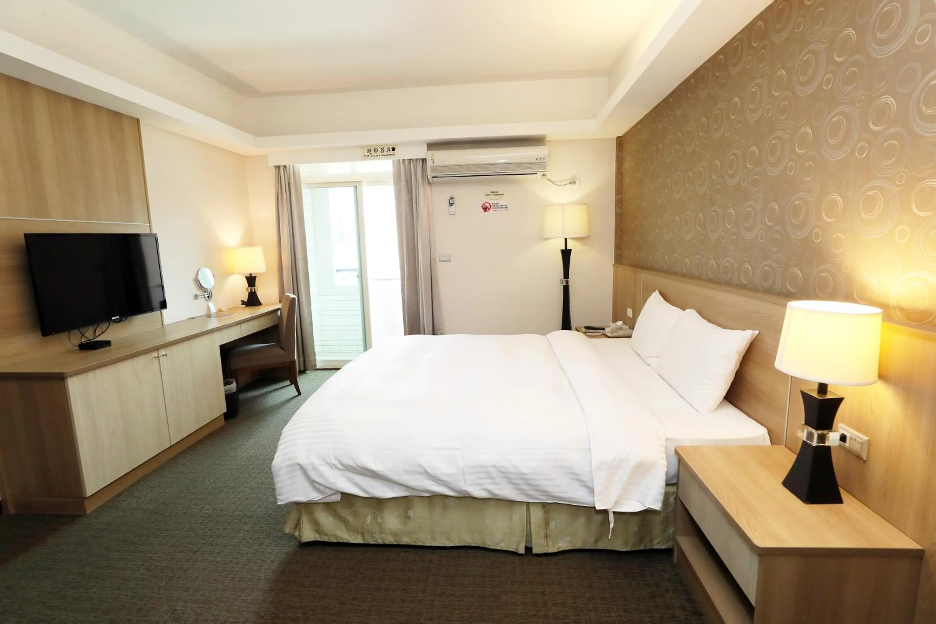Photo of the whole room, Bed in Hoya Resort Hotel Chiayi