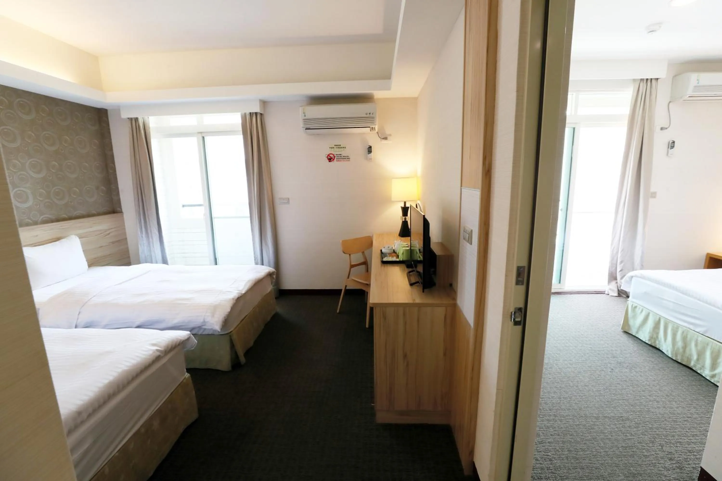 Photo of the whole room, Bed in Hoya Resort Hotel Chiayi