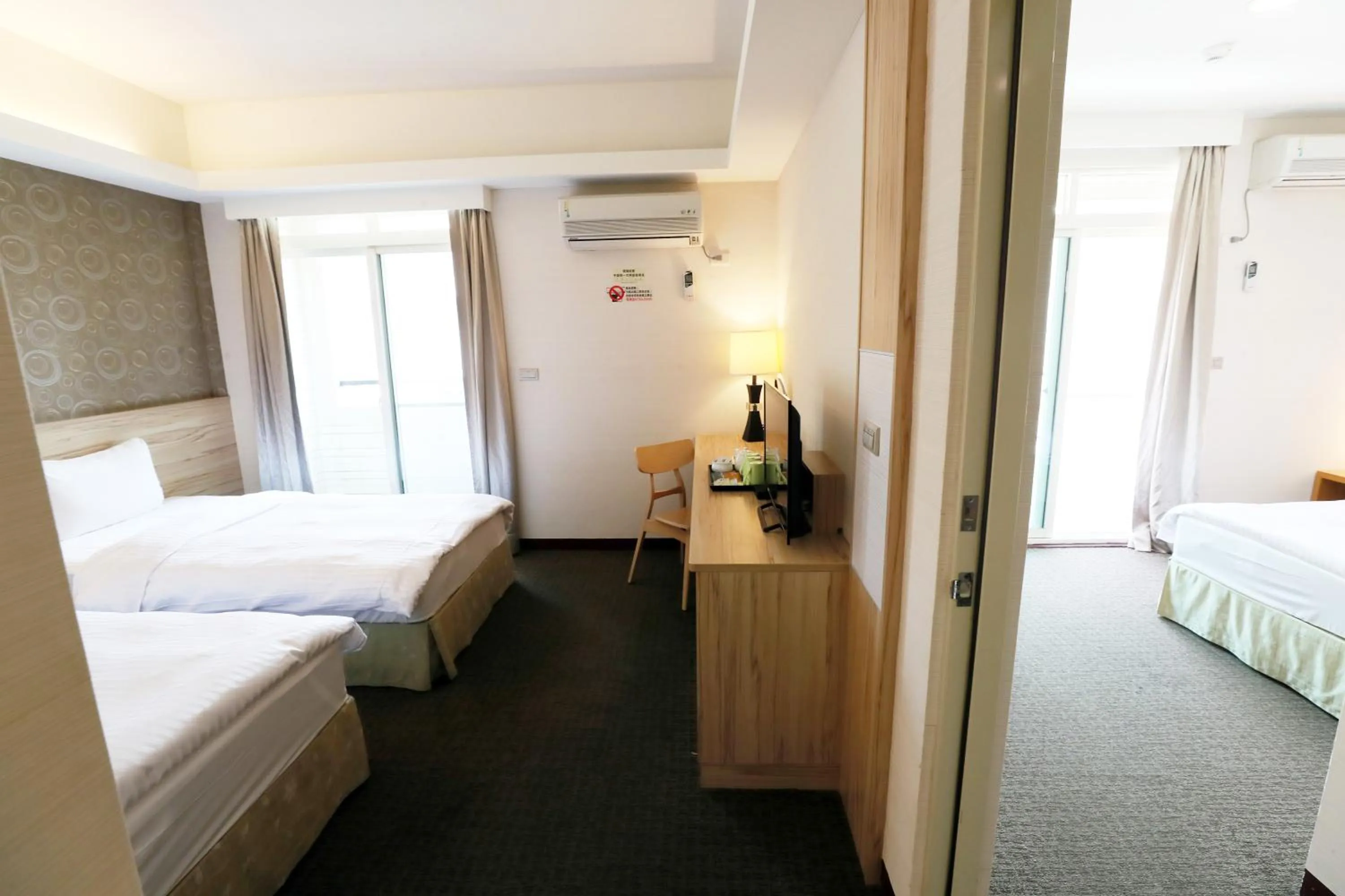 Photo of the whole room, Bed in Hoya Resort Hotel Chiayi