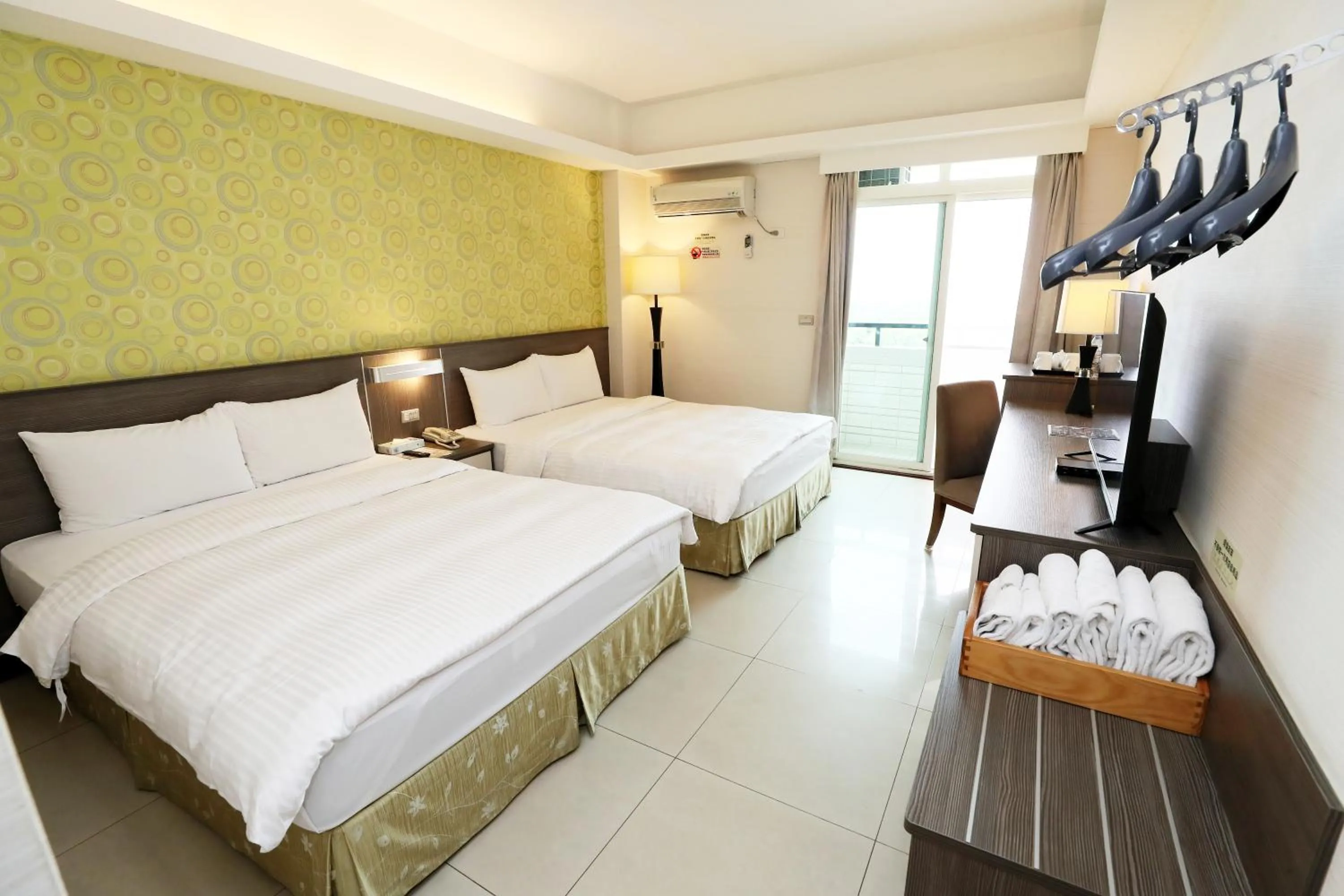 Photo of the whole room, Bed in Hoya Resort Hotel Chiayi