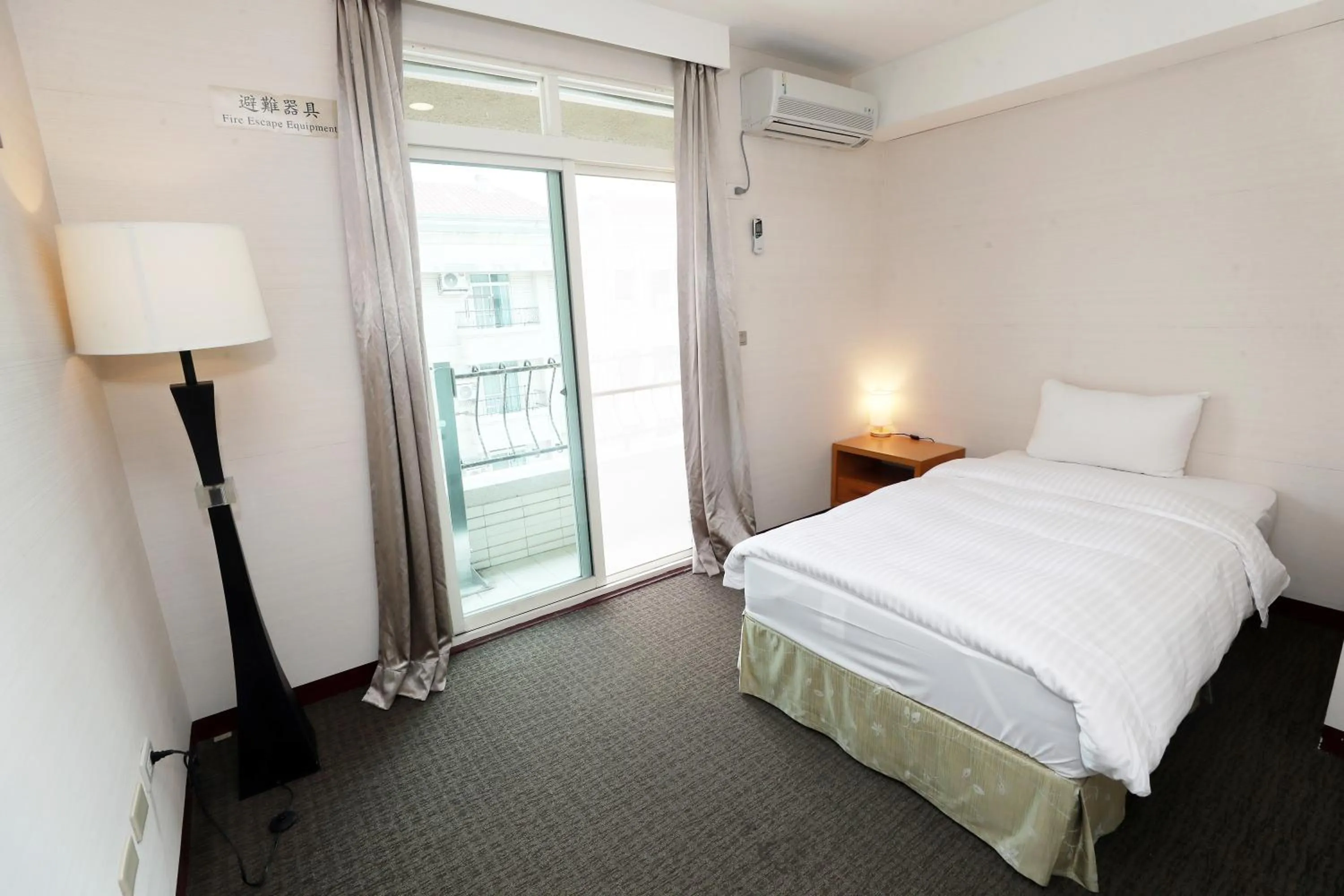 Photo of the whole room, Bed in Hoya Resort Hotel Chiayi