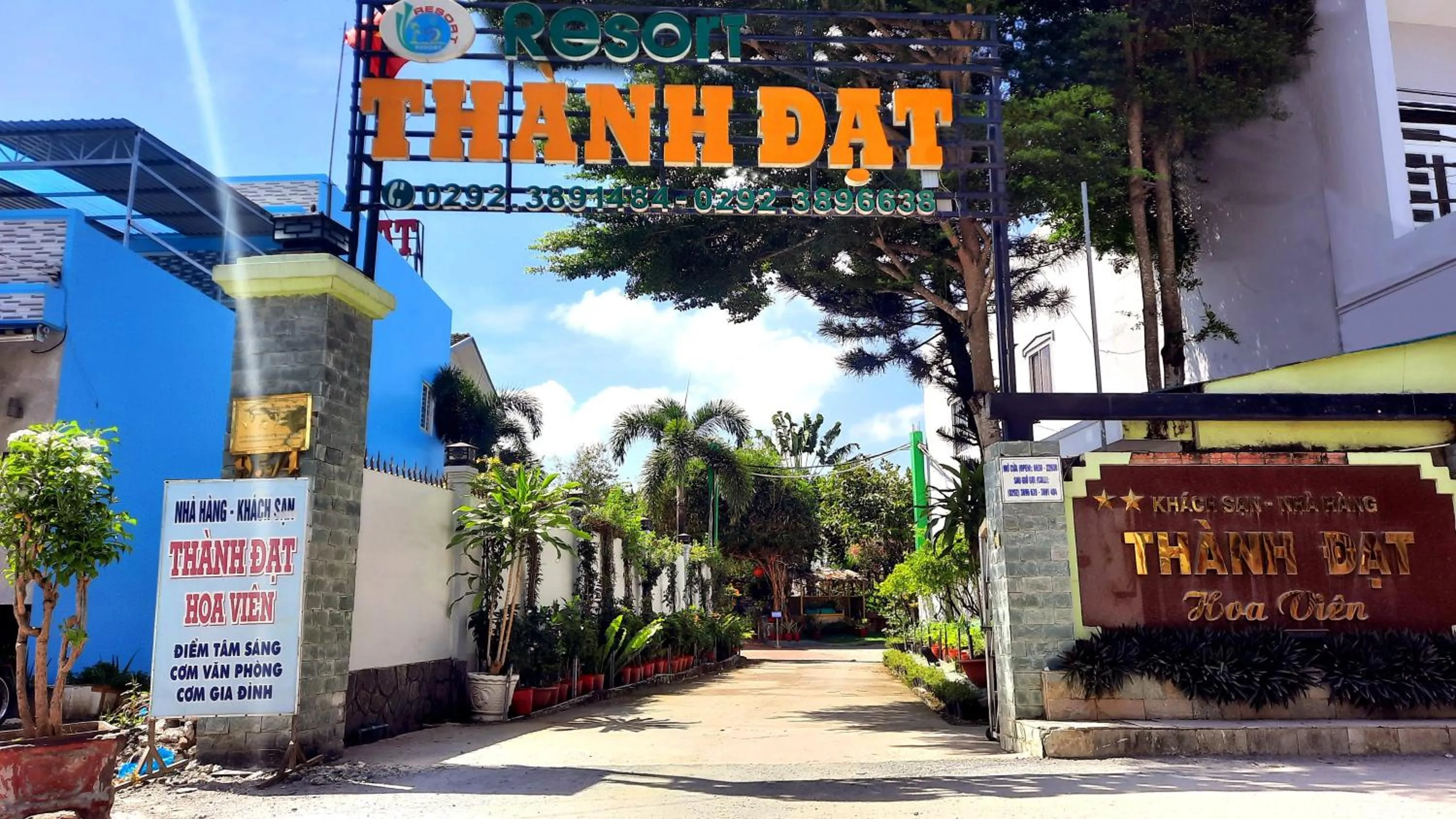 Facade/entrance in Thanh Dat Resort