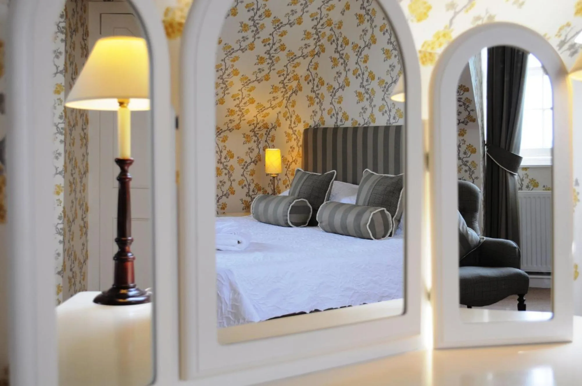 Bedroom, Bed in The Creggans Inn